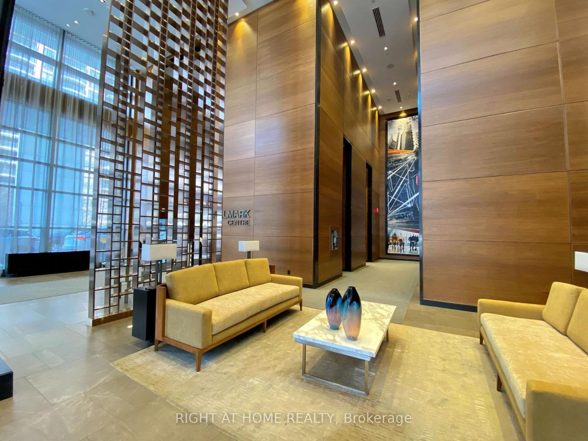Sleek 1BR & Sttudy Condo - CN Tower, Skyline view - North York