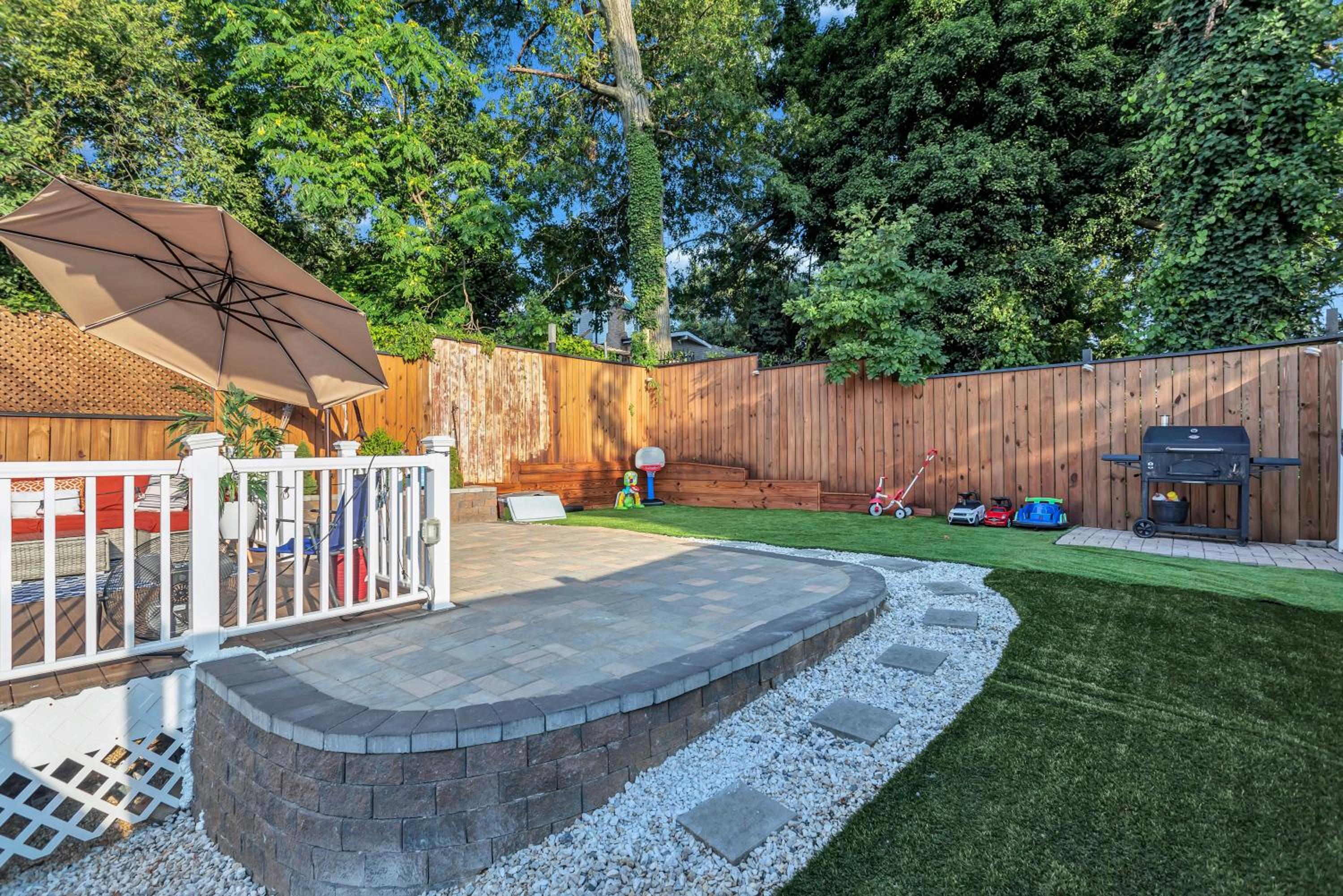 Stylish Washington DC Apartment with King Bed, 75 inch TV & Free Parking view 5