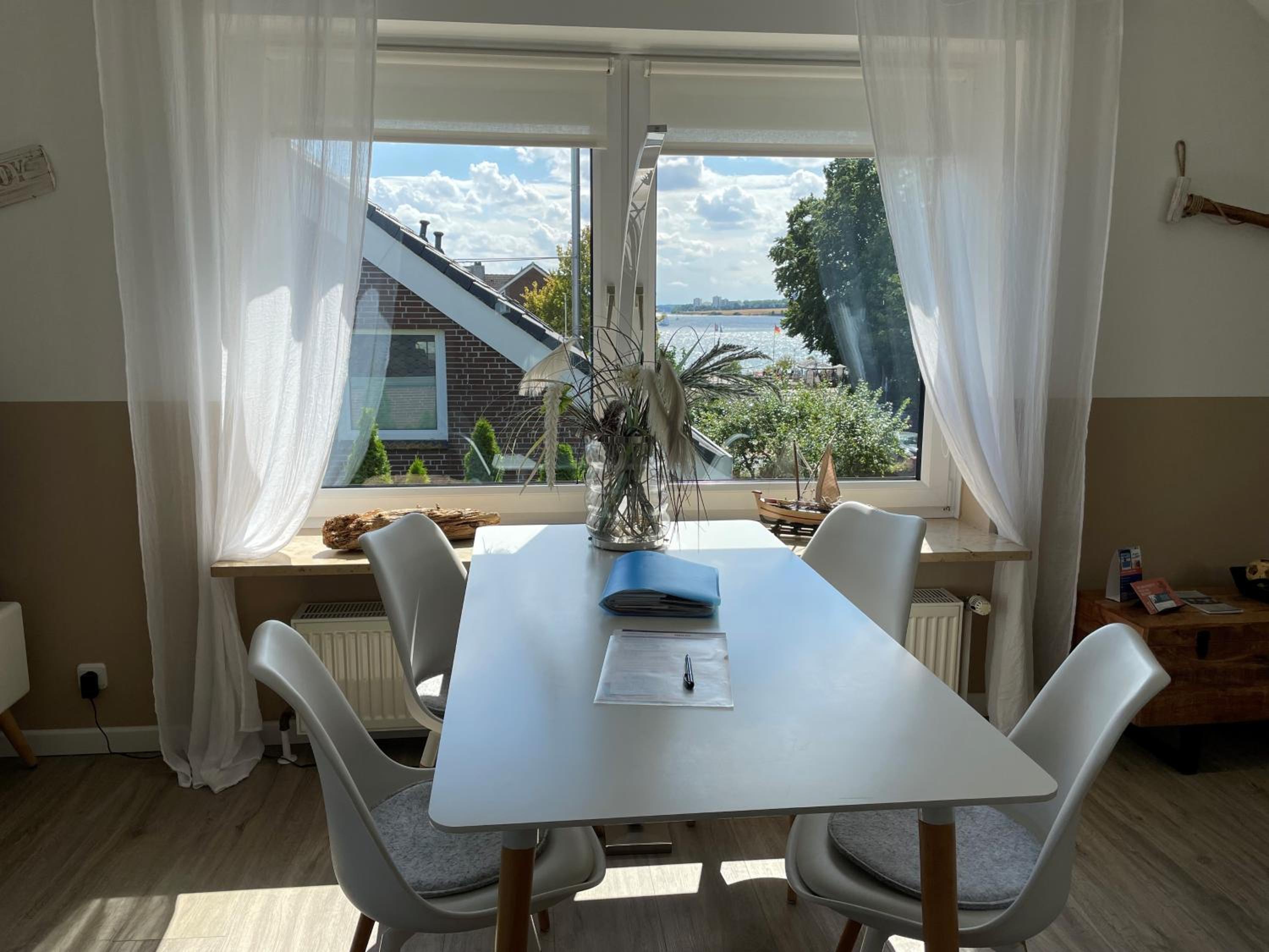 Sonnendeck / 3 Zi.-FeWo mit Meerblick in Toplage