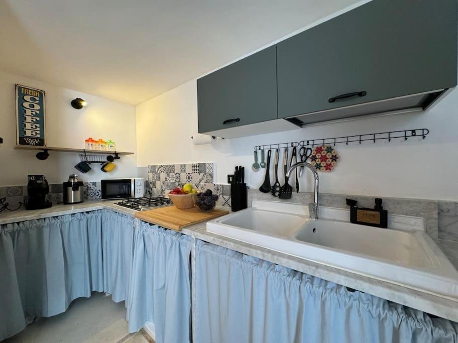 Backpackers House - Ballaró en Palermo — kitchen