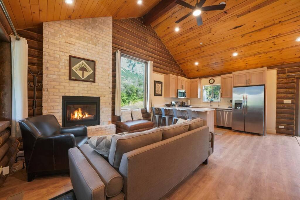 Cute Cabin with Mountain Views and King Bed view 2