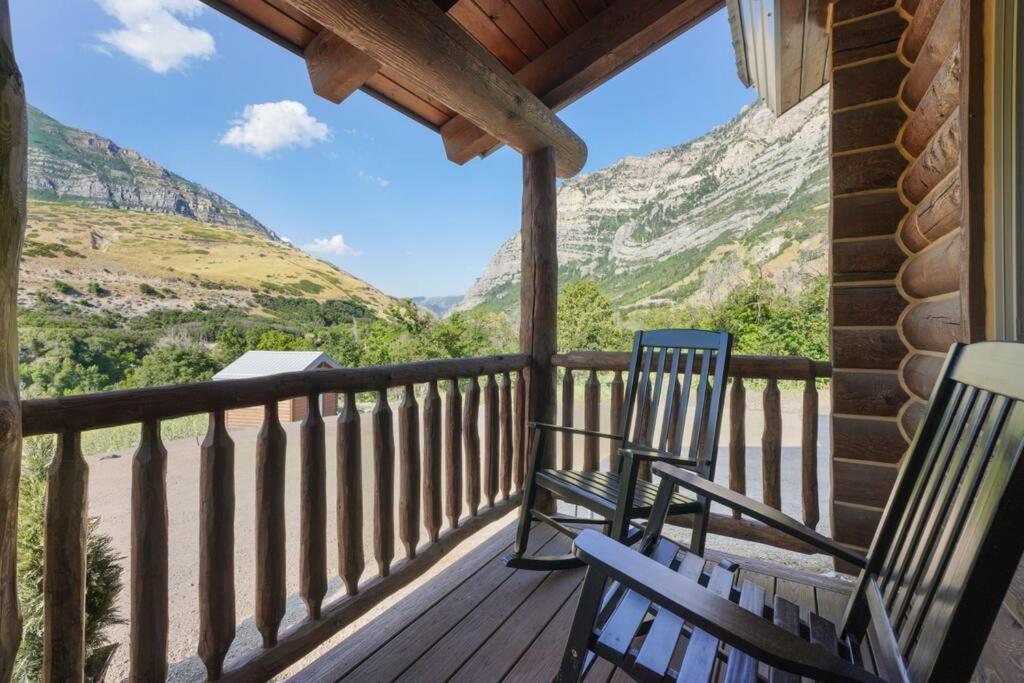 Cute Cabin with Mountain Views and King Bed view 3