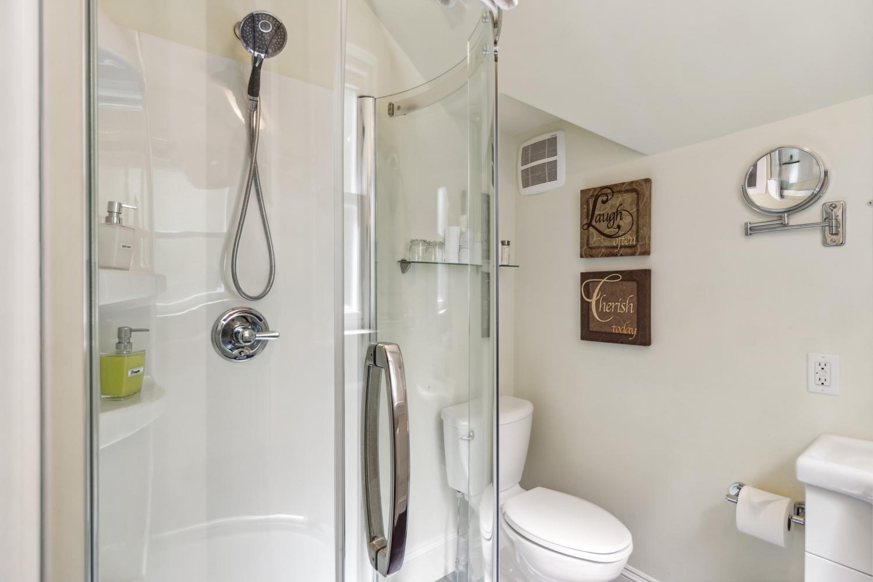 Farmhouse Inn B&B