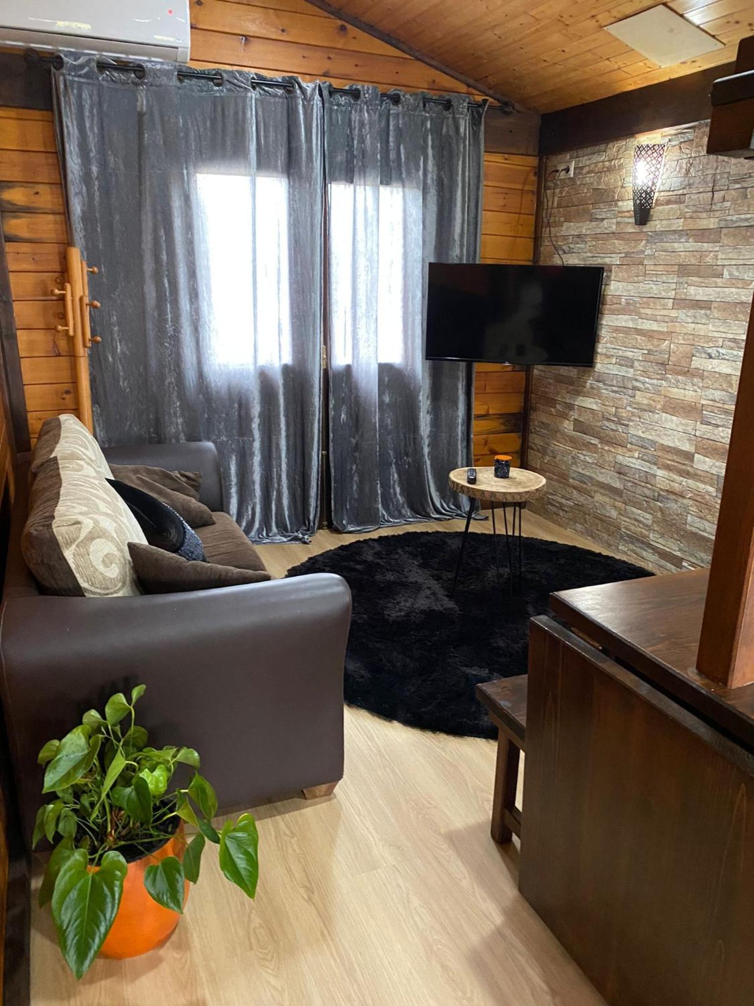 Gothes Chalet Javier