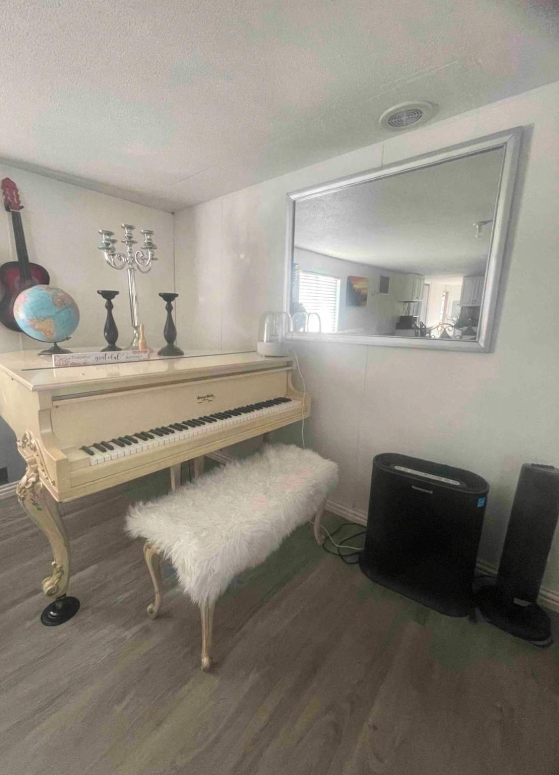 Tampa Bay Area Vacations - Tiny but cozy manufactured house - Property Image 1
