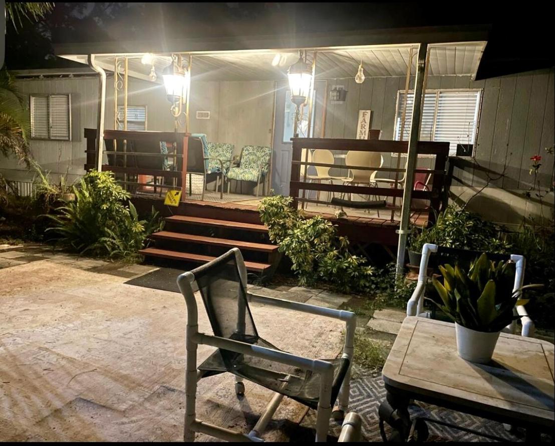 Tampa Vacations - Tiny but cozy manufactured house - Property Image 3