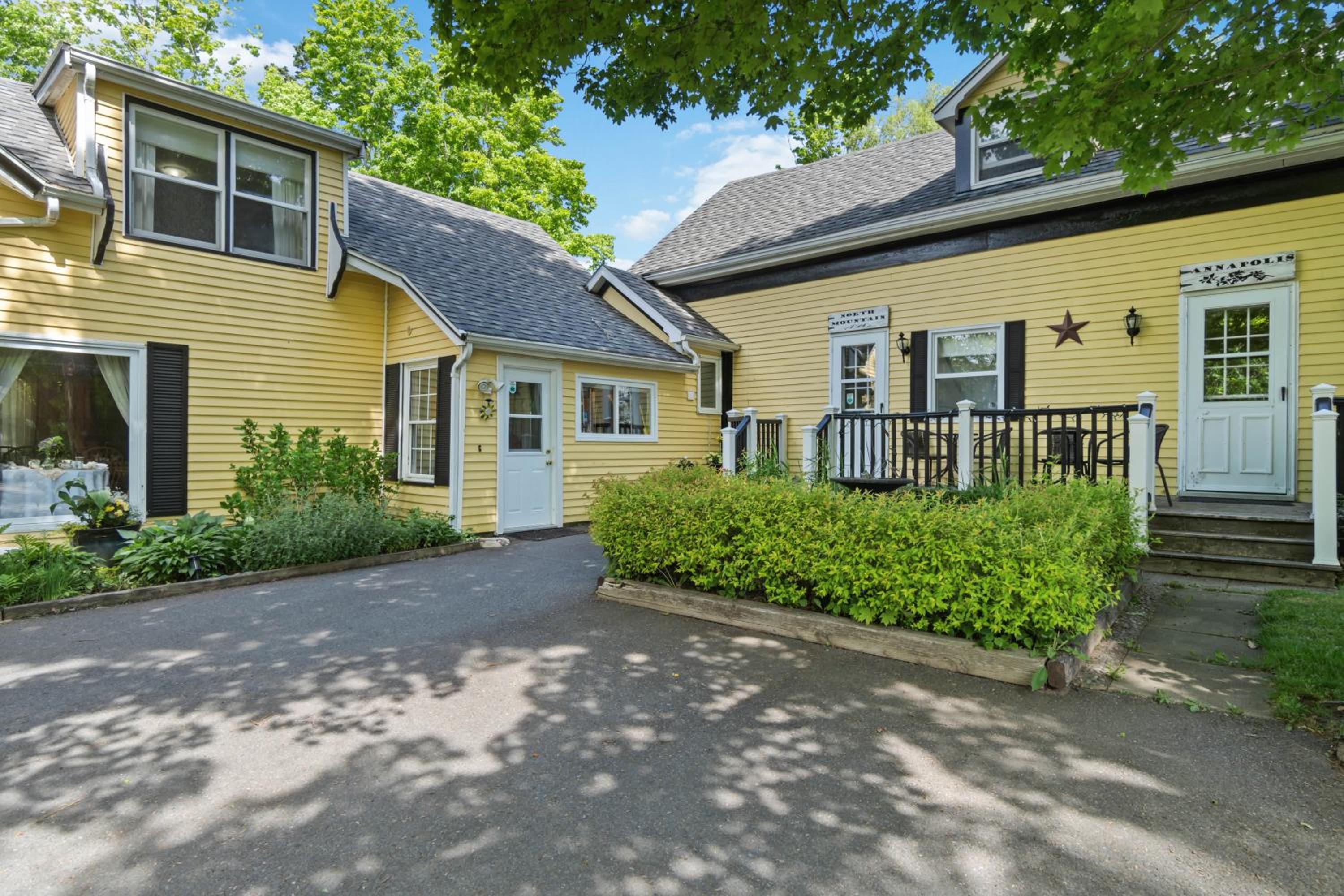 Farmhouse Inn B&B