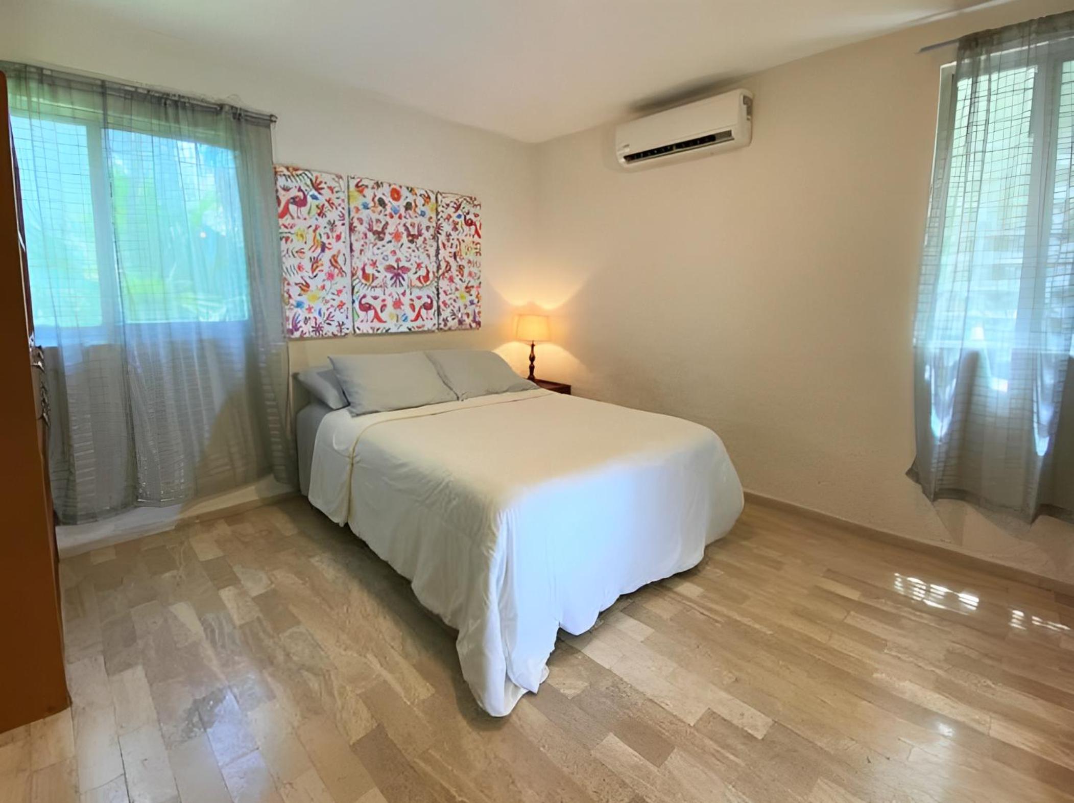 Habitación dentro de un departamento muy bien ubicado