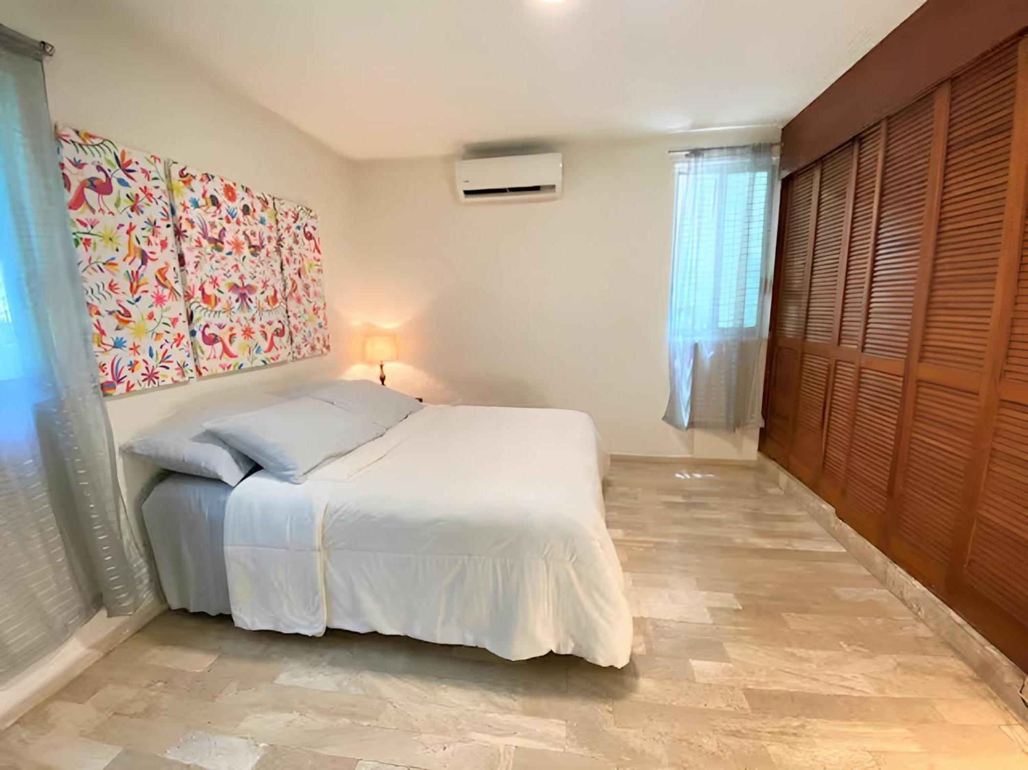 Habitación dentro de un departamento muy bien ubicado