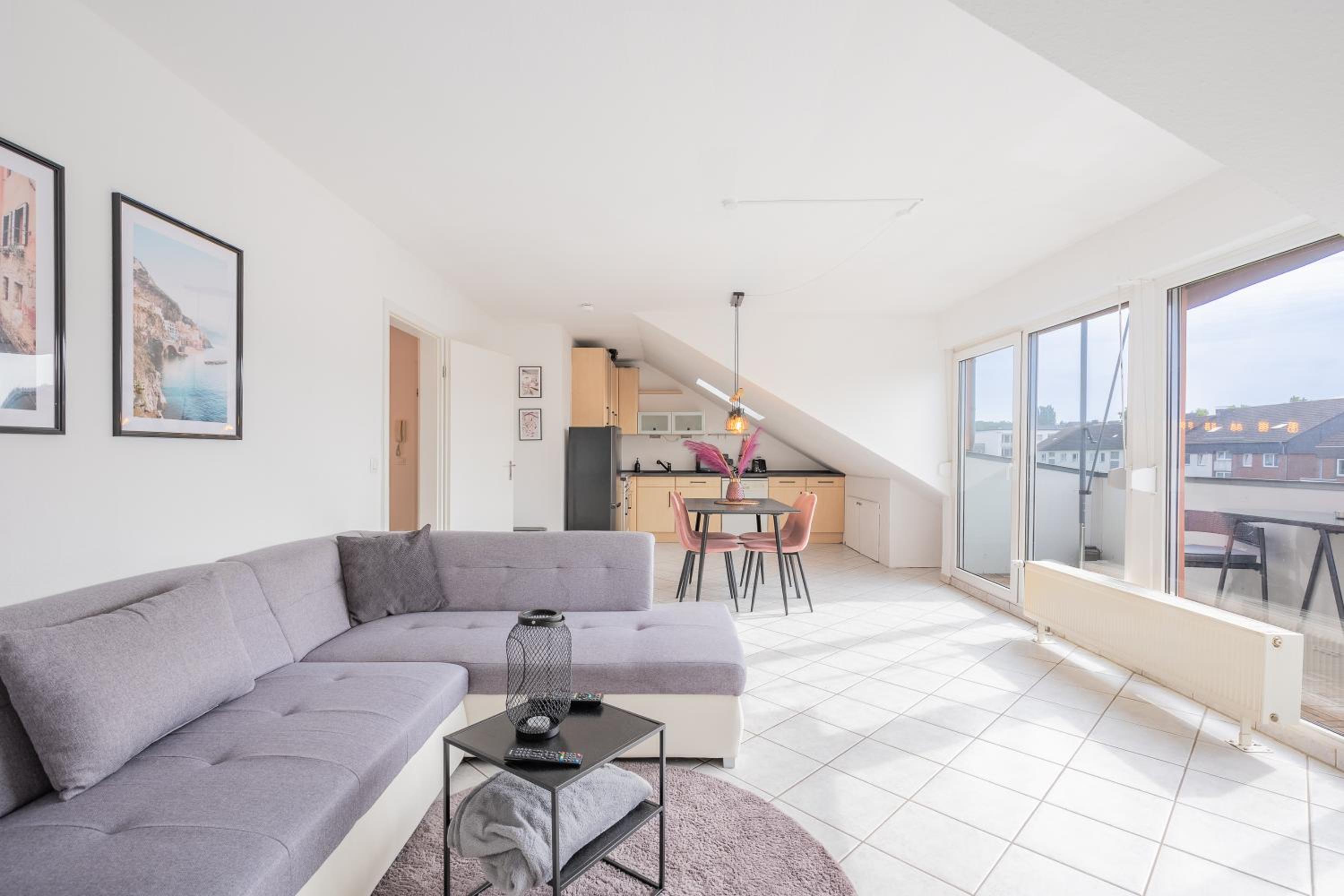 FeWo Gladbeck - Moderne und geräumige 2 Zimmerwohnung mit Süd-Balkon in Gladbeck-Brauck nähe Movie Park und Arena AufSchalke