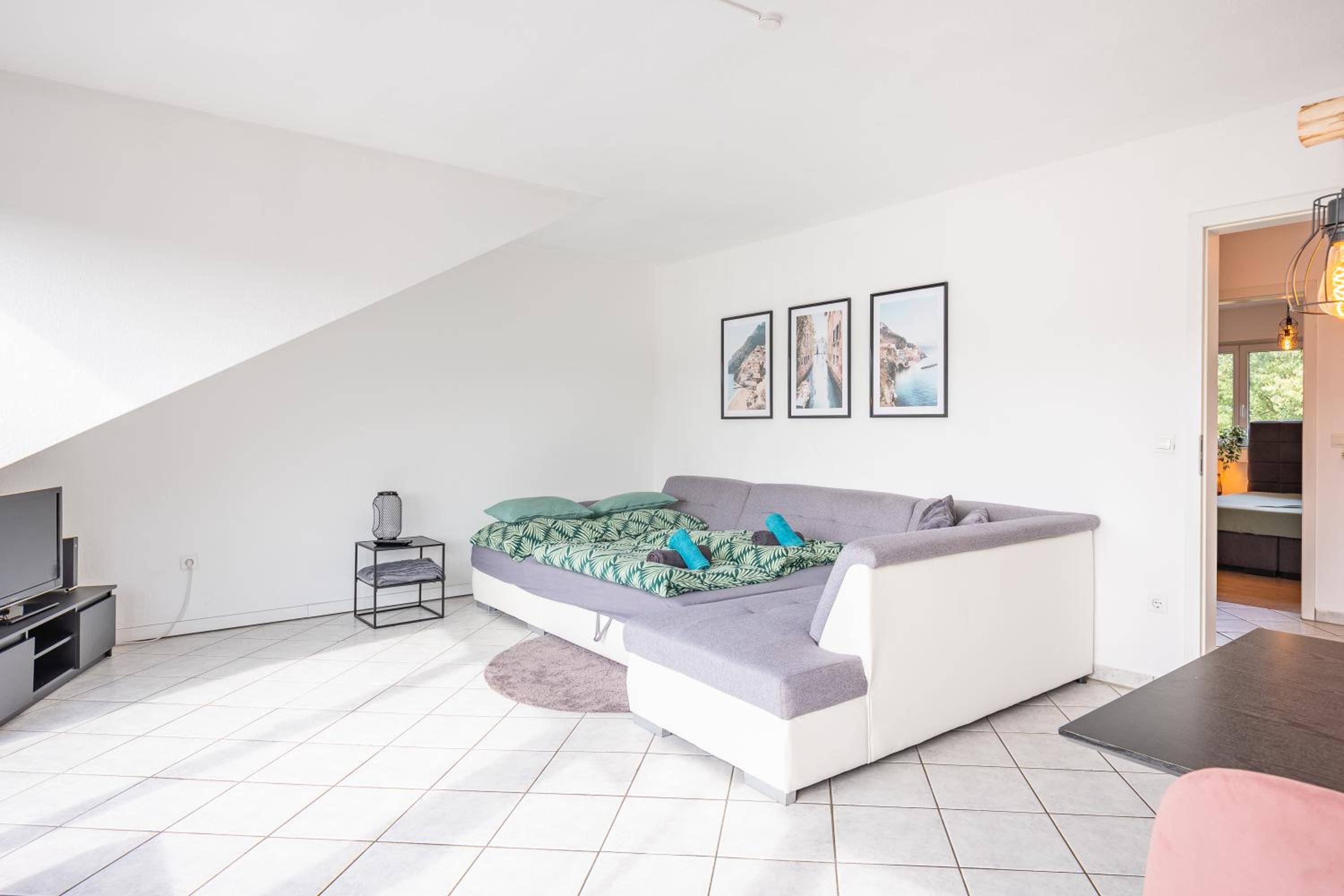 FeWo Gladbeck - Moderne und geräumige 2 Zimmerwohnung mit Süd-Balkon in Gladbeck-Brauck nähe Movie Park und Arena AufSchalke