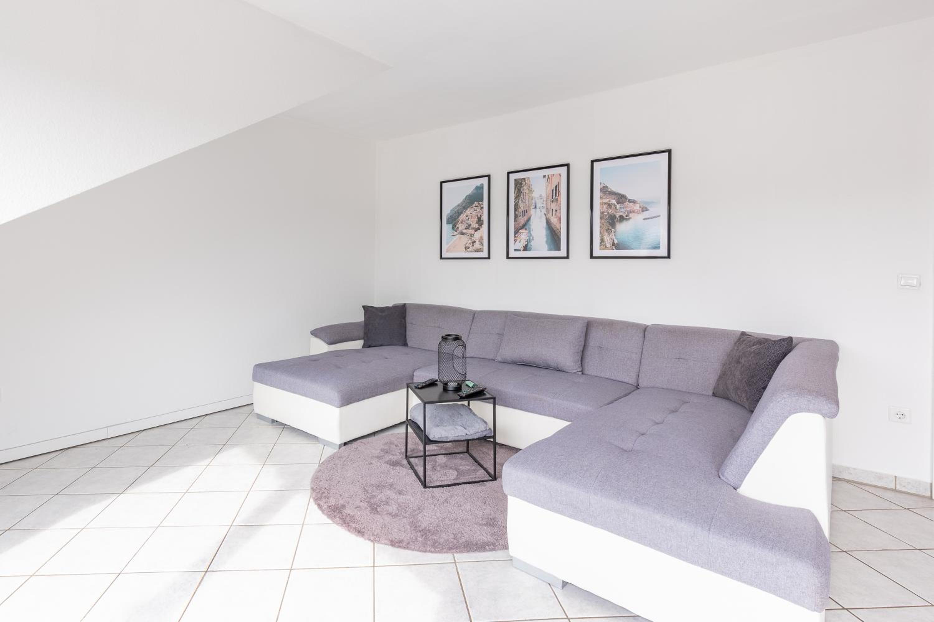 FeWo Gladbeck - Moderne und geräumige 2 Zimmerwohnung mit Süd-Balkon in Gladbeck-Brauck nähe Movie Park und Arena AufSchalke