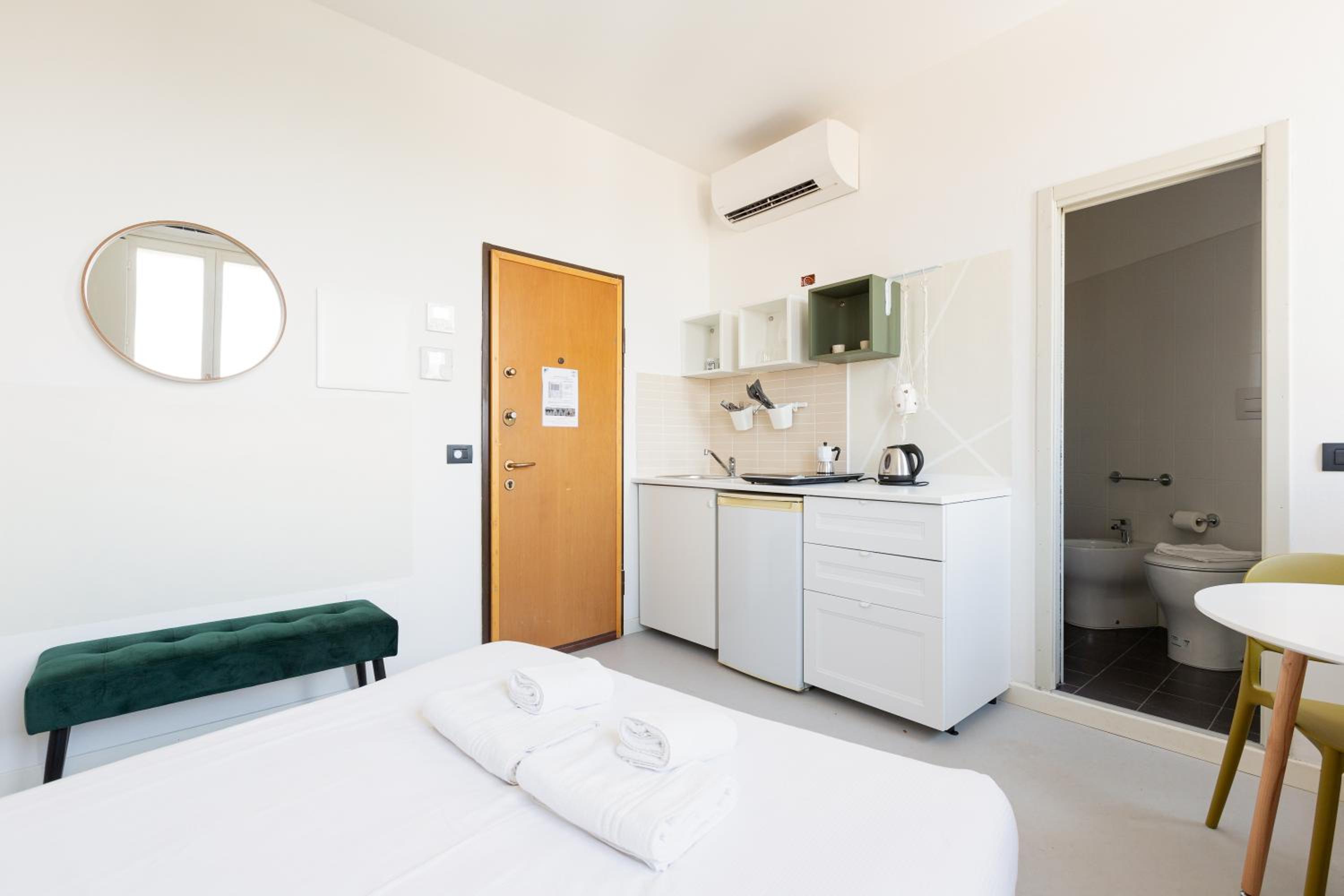 GuestHost - Milano Magenta Long Let Apts