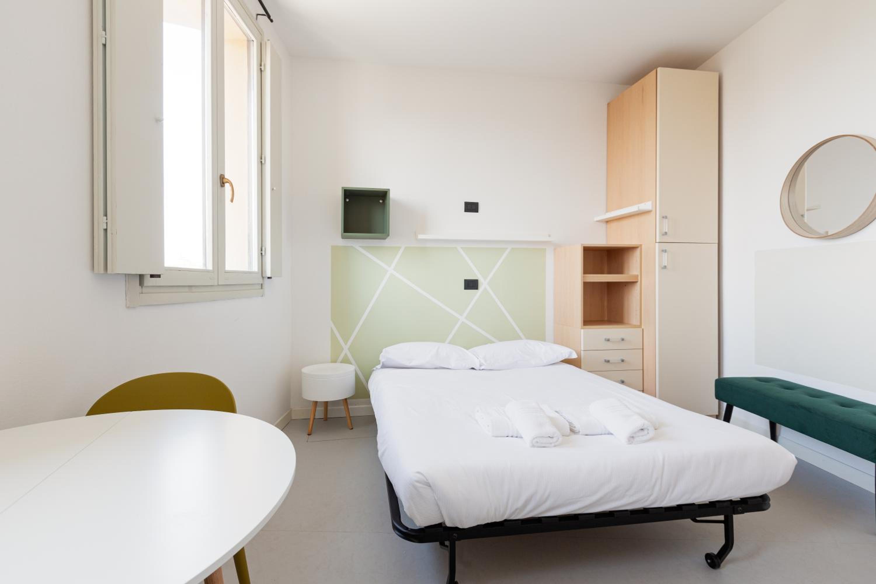 GuestHost - Milano Magenta Long Let Apts