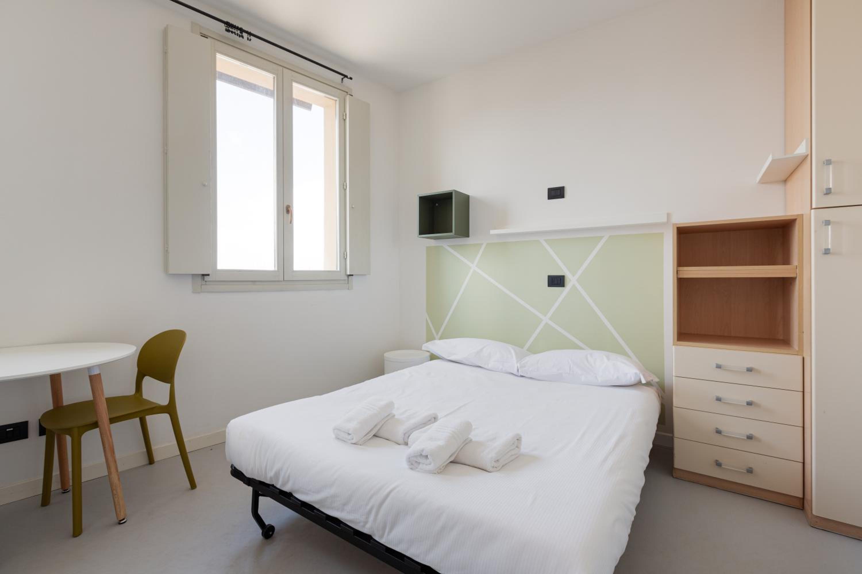 GuestHost - Milano Magenta Long Let Apts