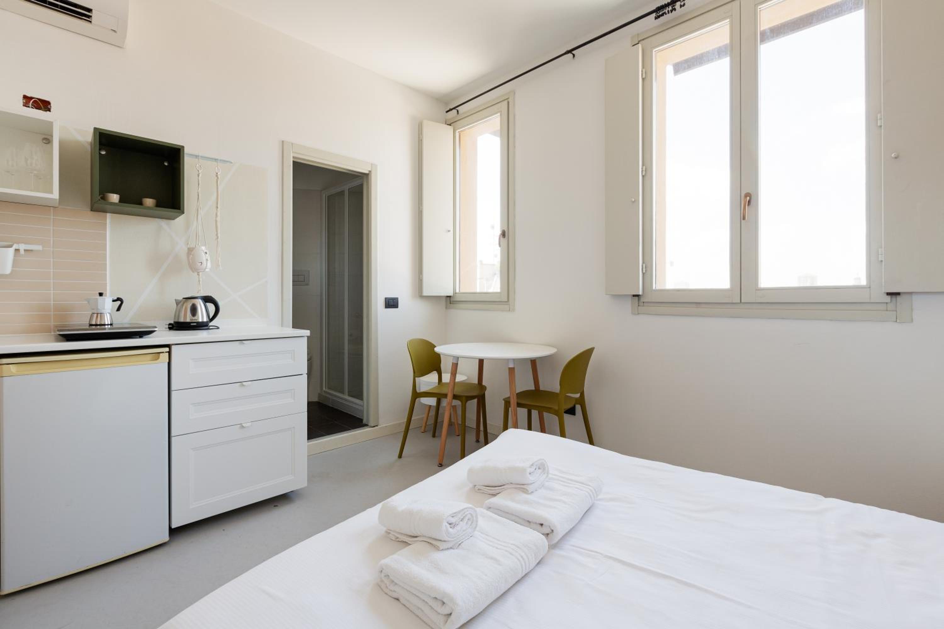 GuestHost - Milano Magenta Long Let Apts