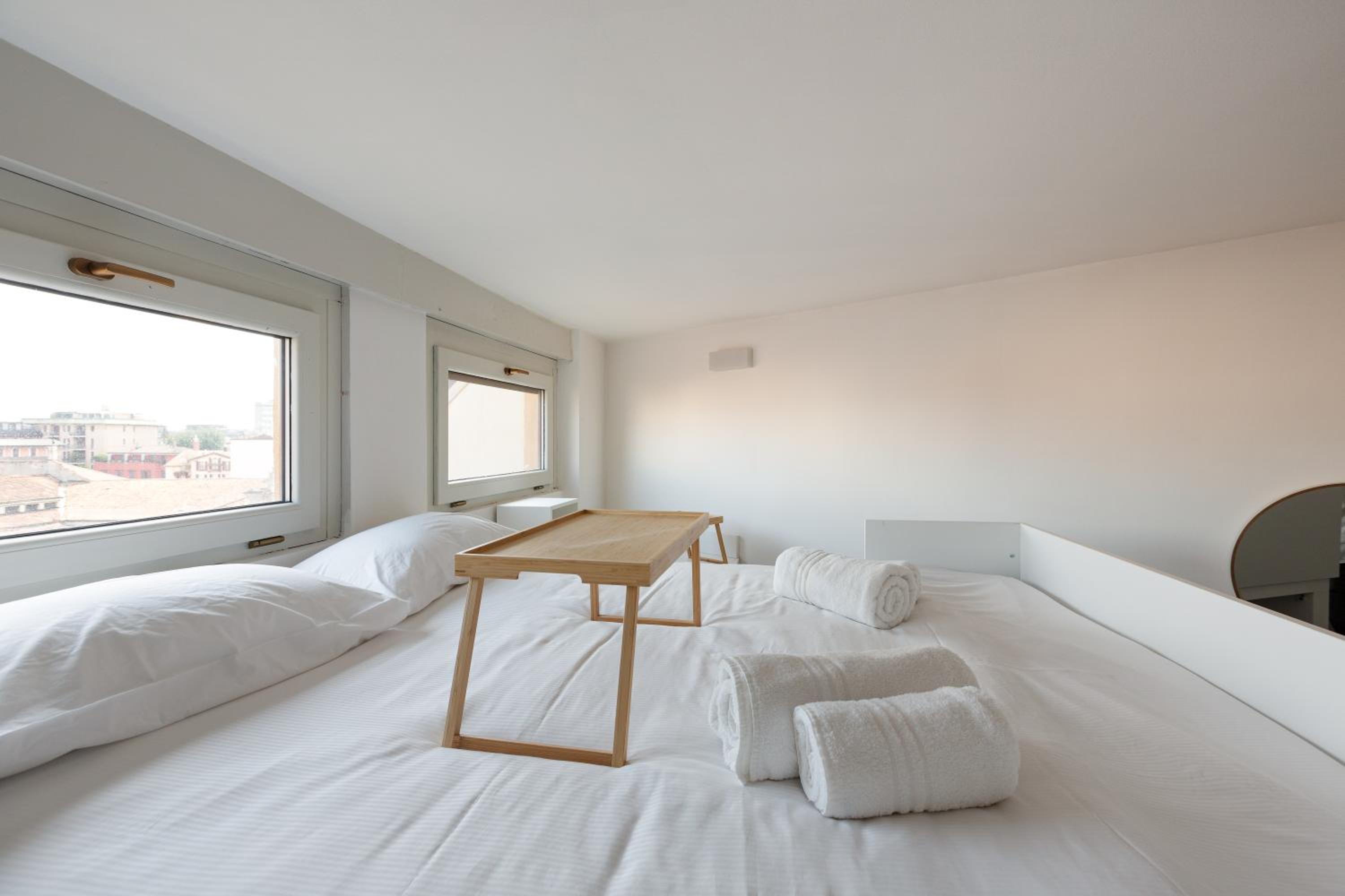 GuestHost - Milano Magenta Long Let Apts