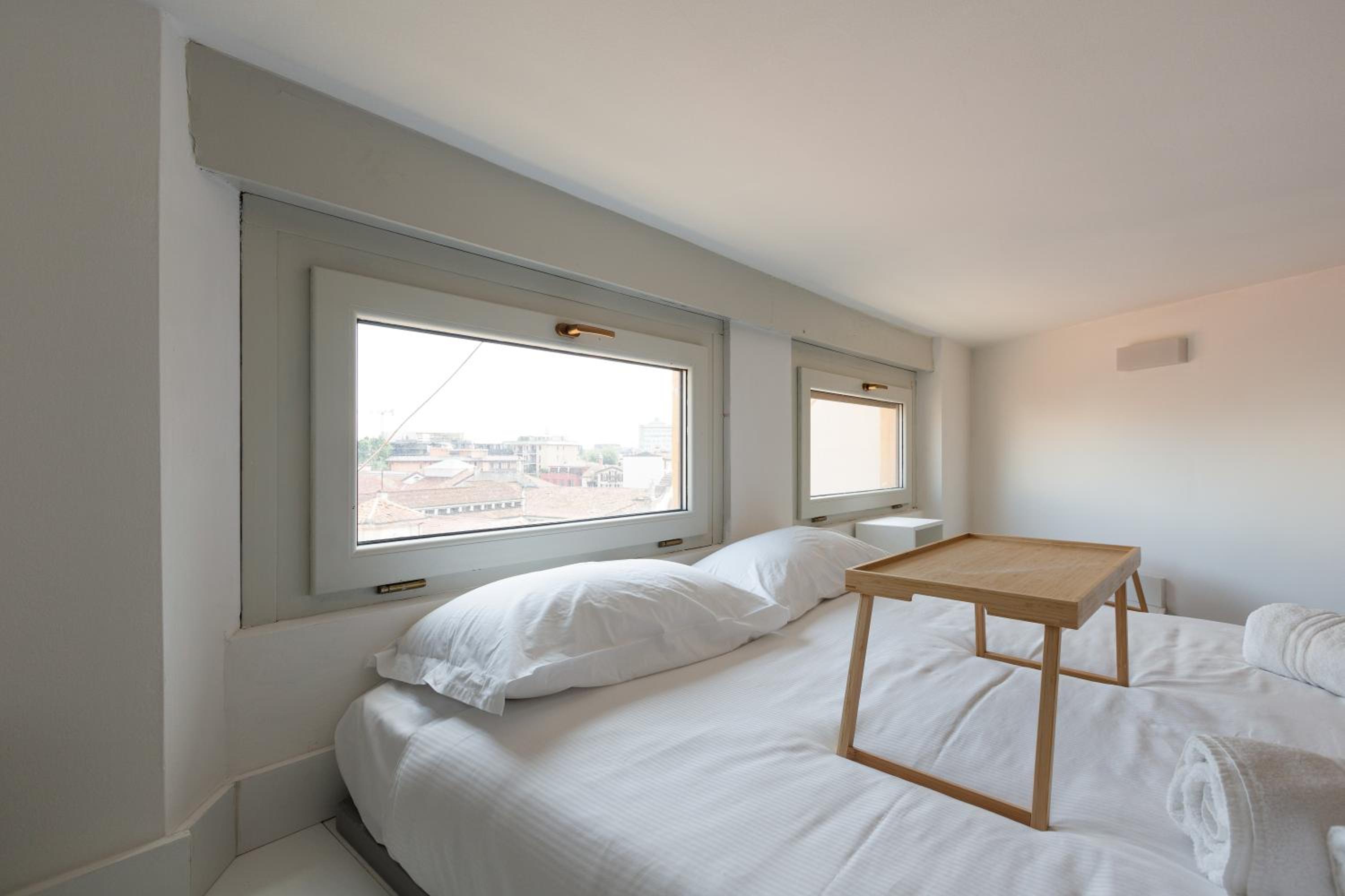 GuestHost - Milano Magenta Long Let Apts