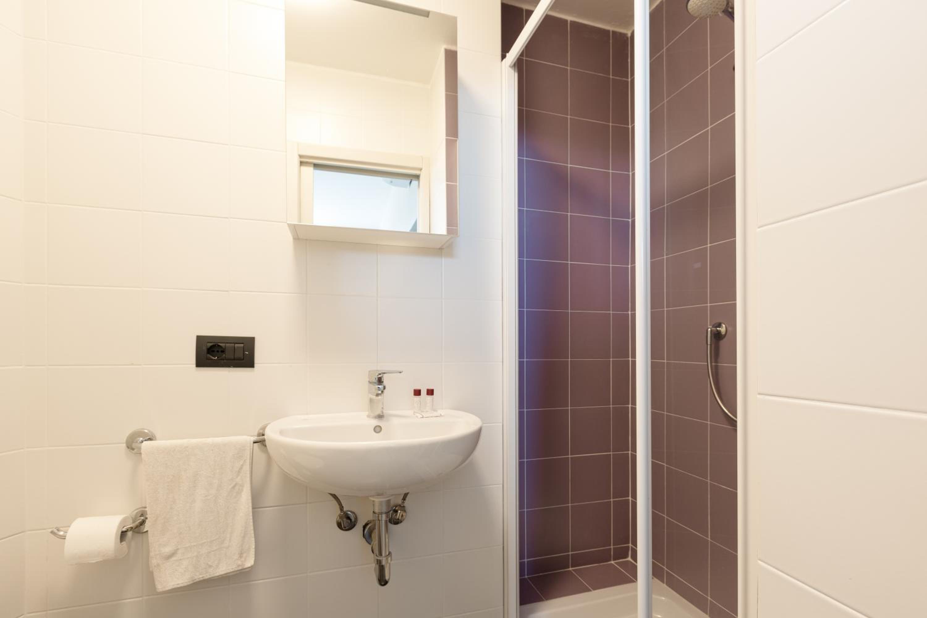 GuestHost - Milano Magenta Long Let Apts