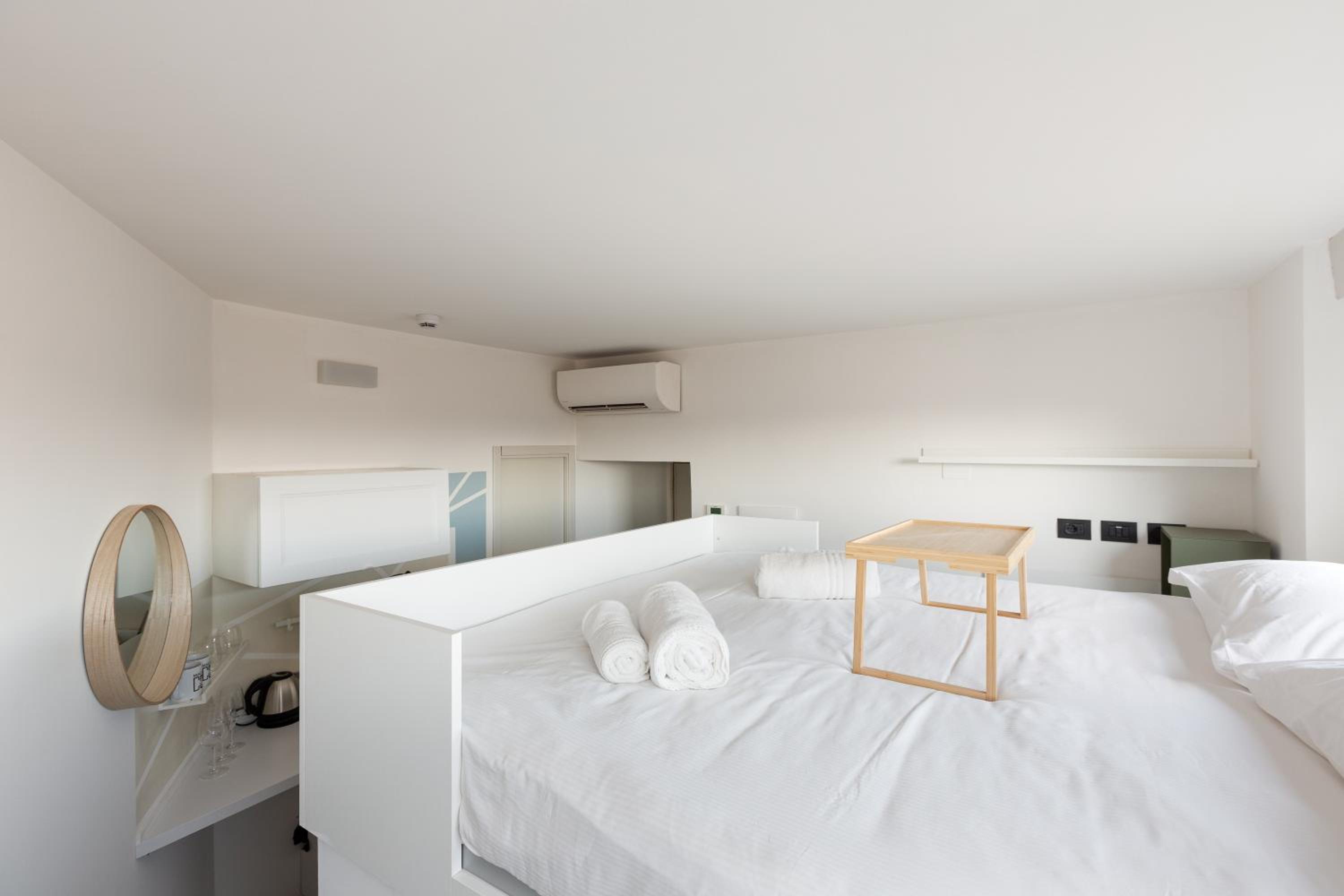 GuestHost - Milano Magenta Long Let Apts