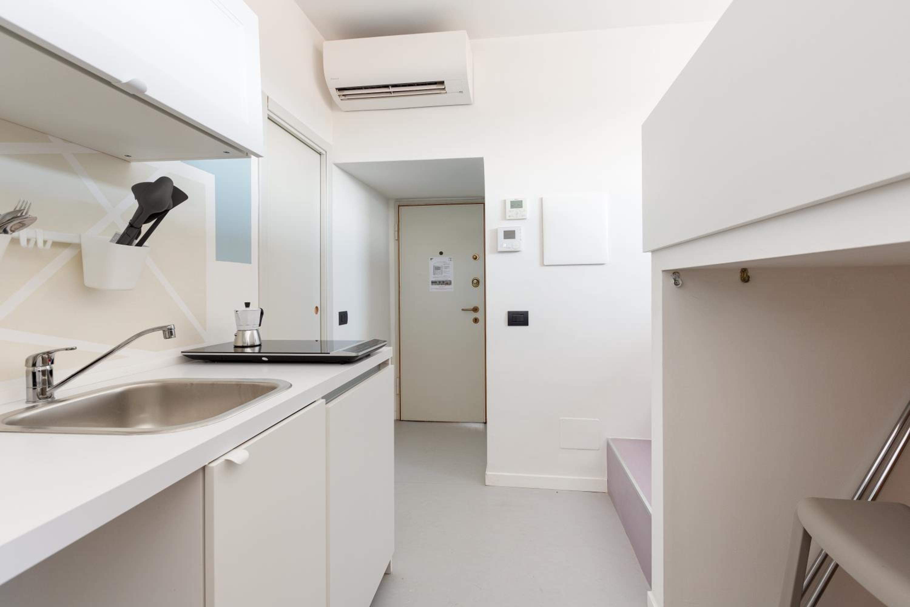 GuestHost - Milano Magenta Long Let Apts
