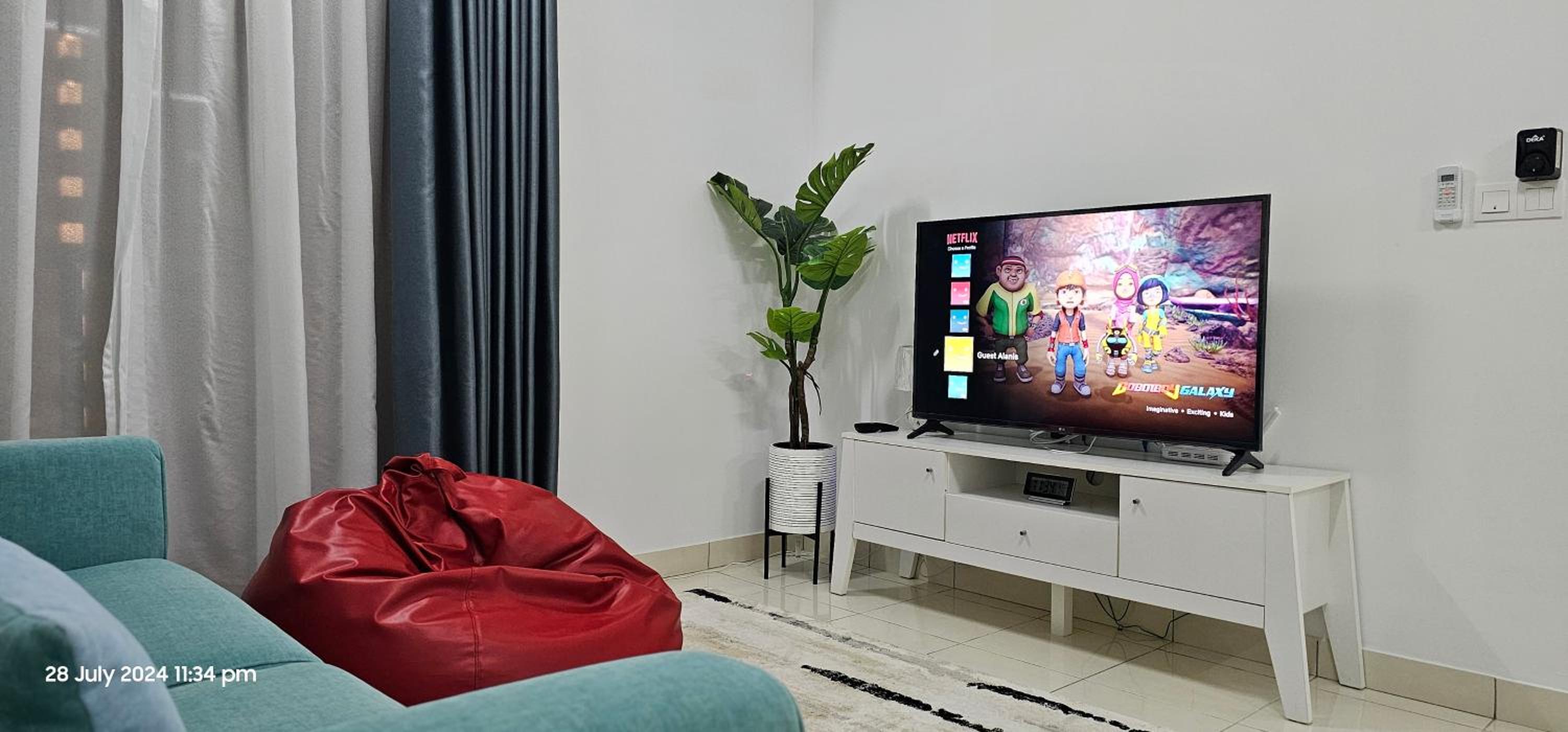 Alanis Residence Near KLIA Balcony with Washer Dryer Netflix photo 3