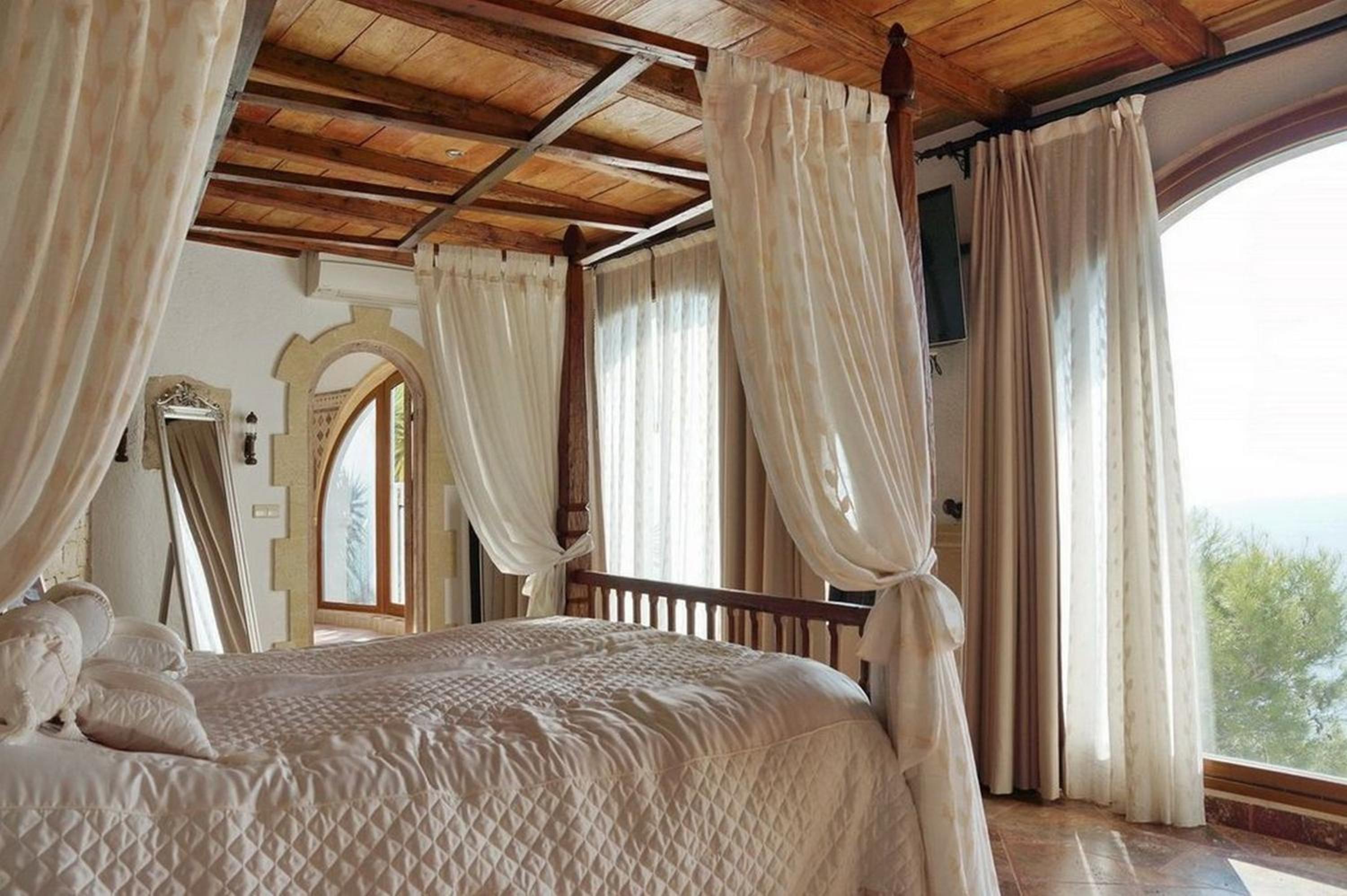Casa tradicional con bonitas vistas y amplio jardín