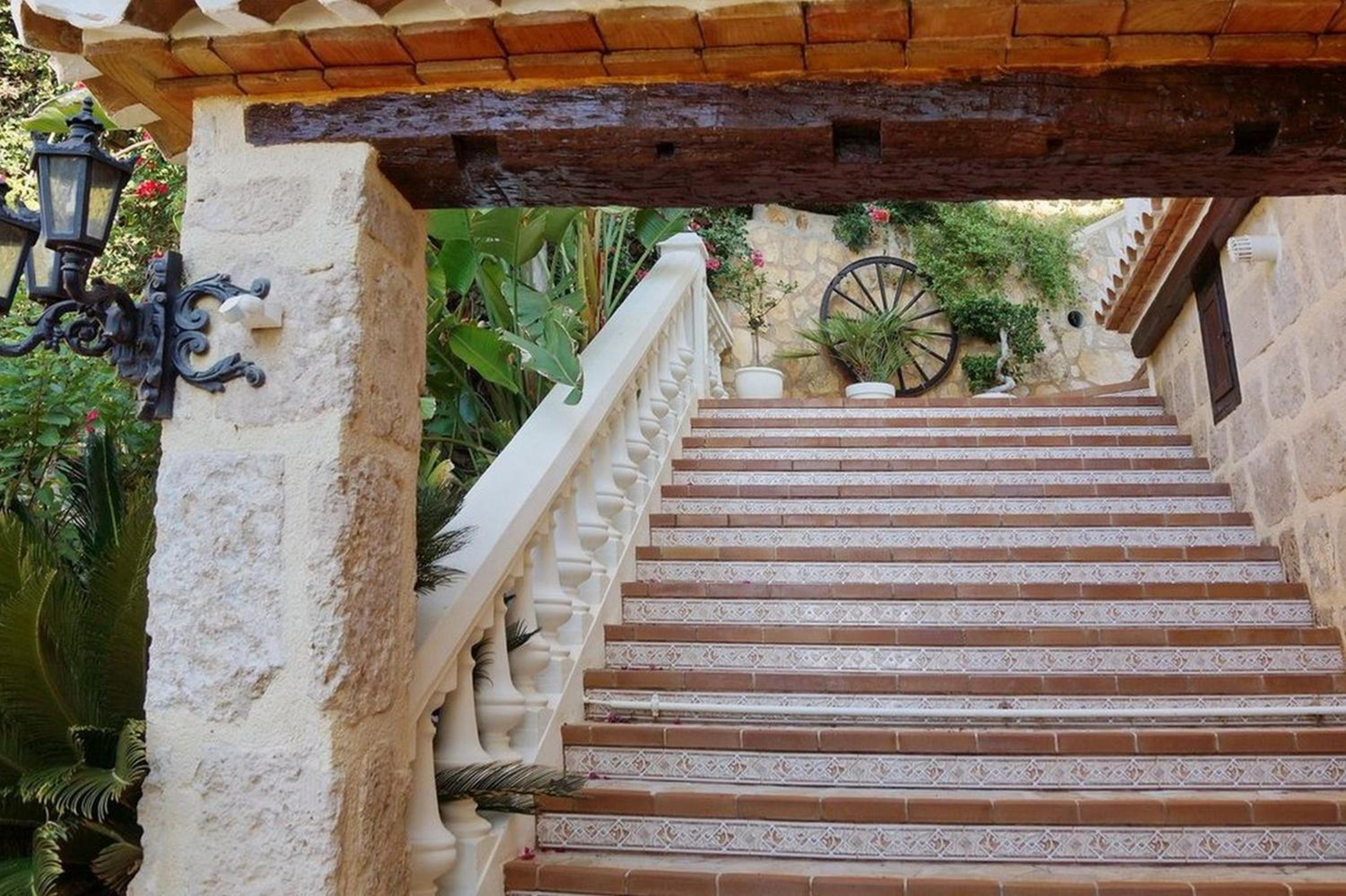 Casa tradicional con bonitas vistas y amplio jardín