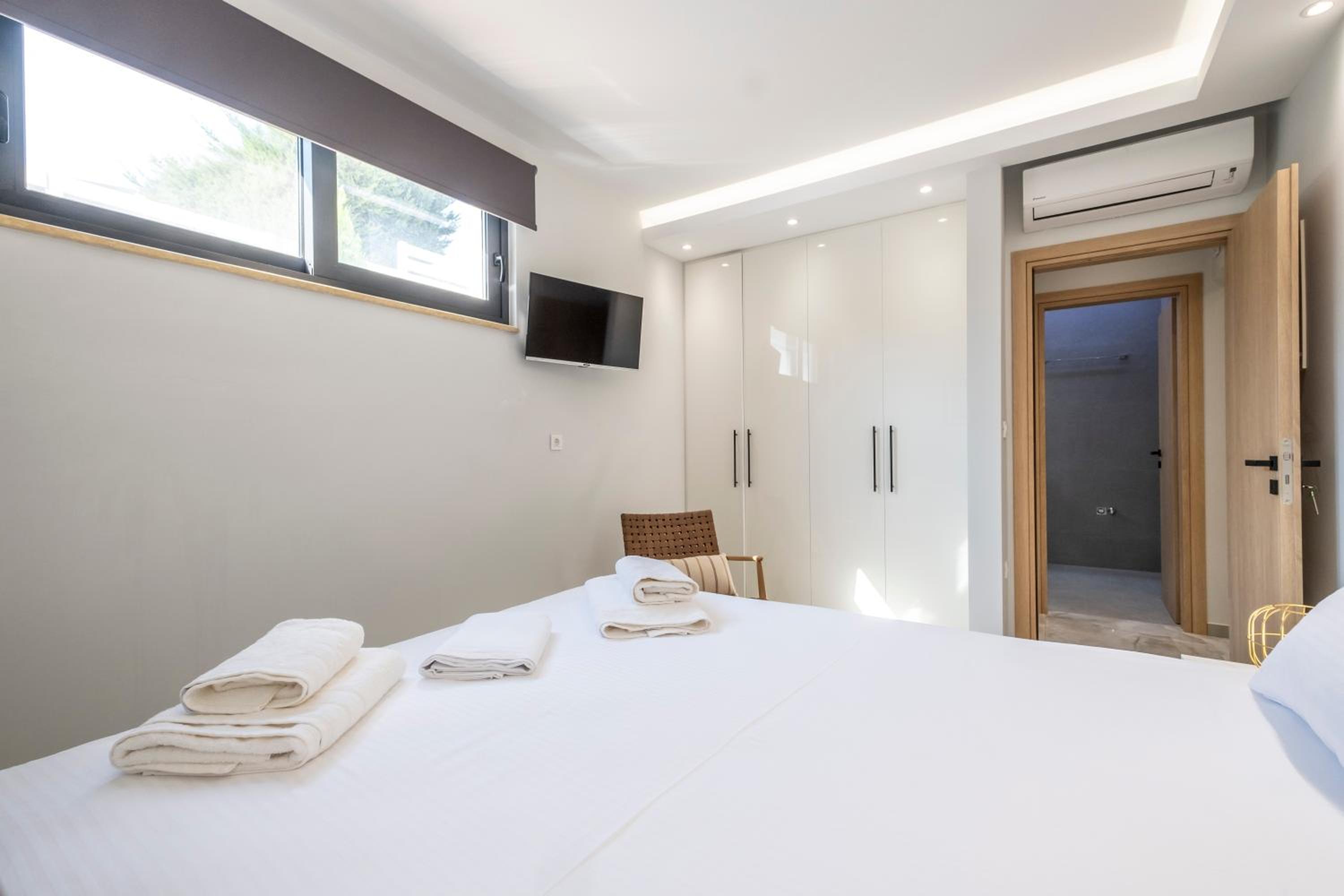 Asini Vacations - Orion Luxury Apartments - Property Image 12