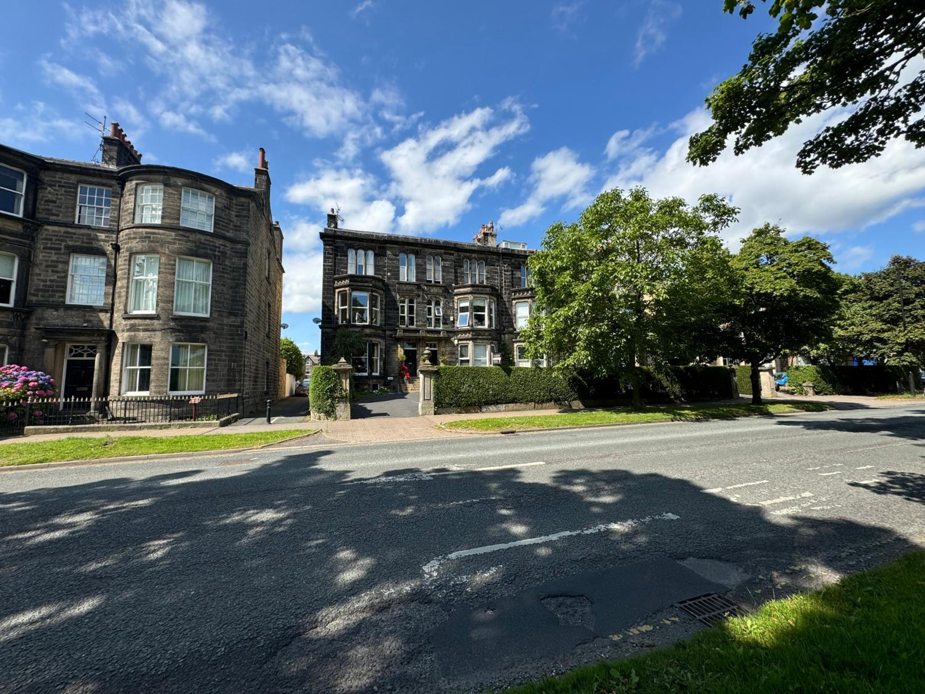 YORK PLACE - Spacious central apartment to town with views