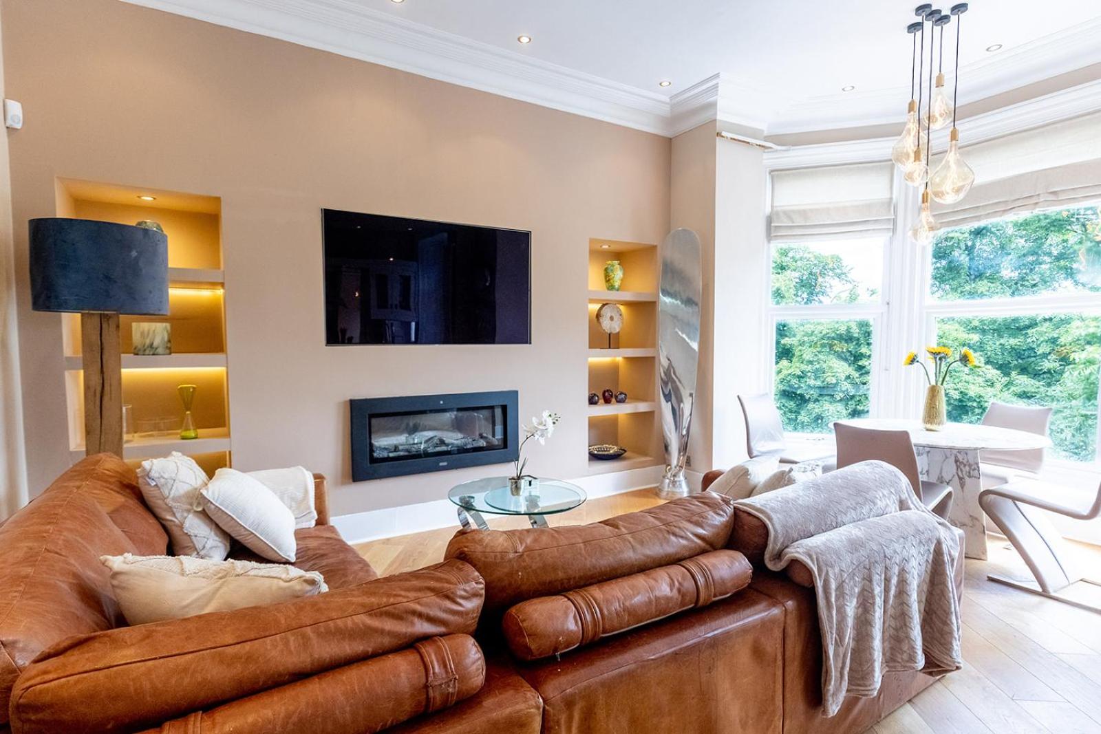 YORK PLACE - Spacious central apartment to town with views