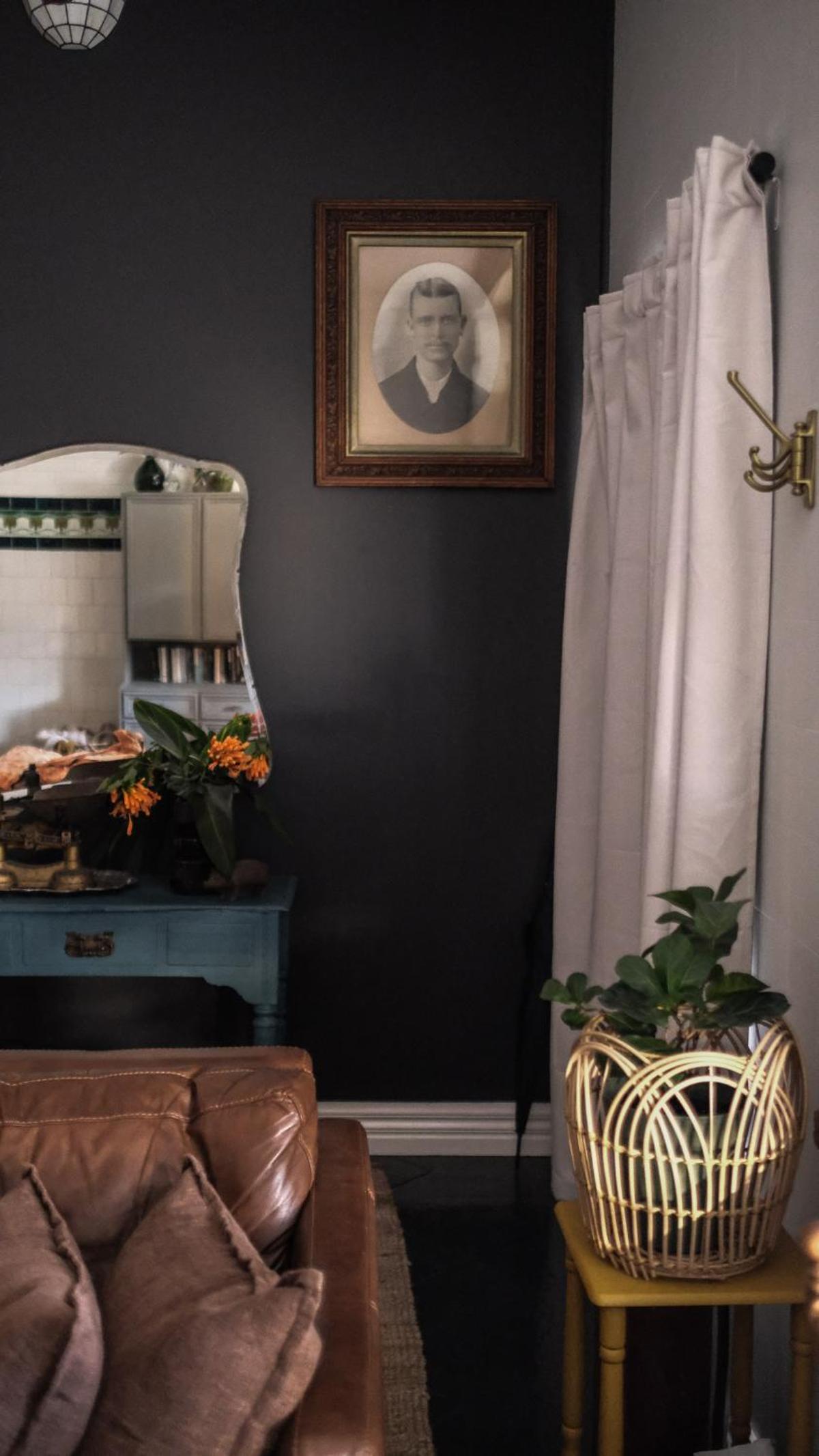 Charming Vintage Flat near Newtown. 11am checkout.