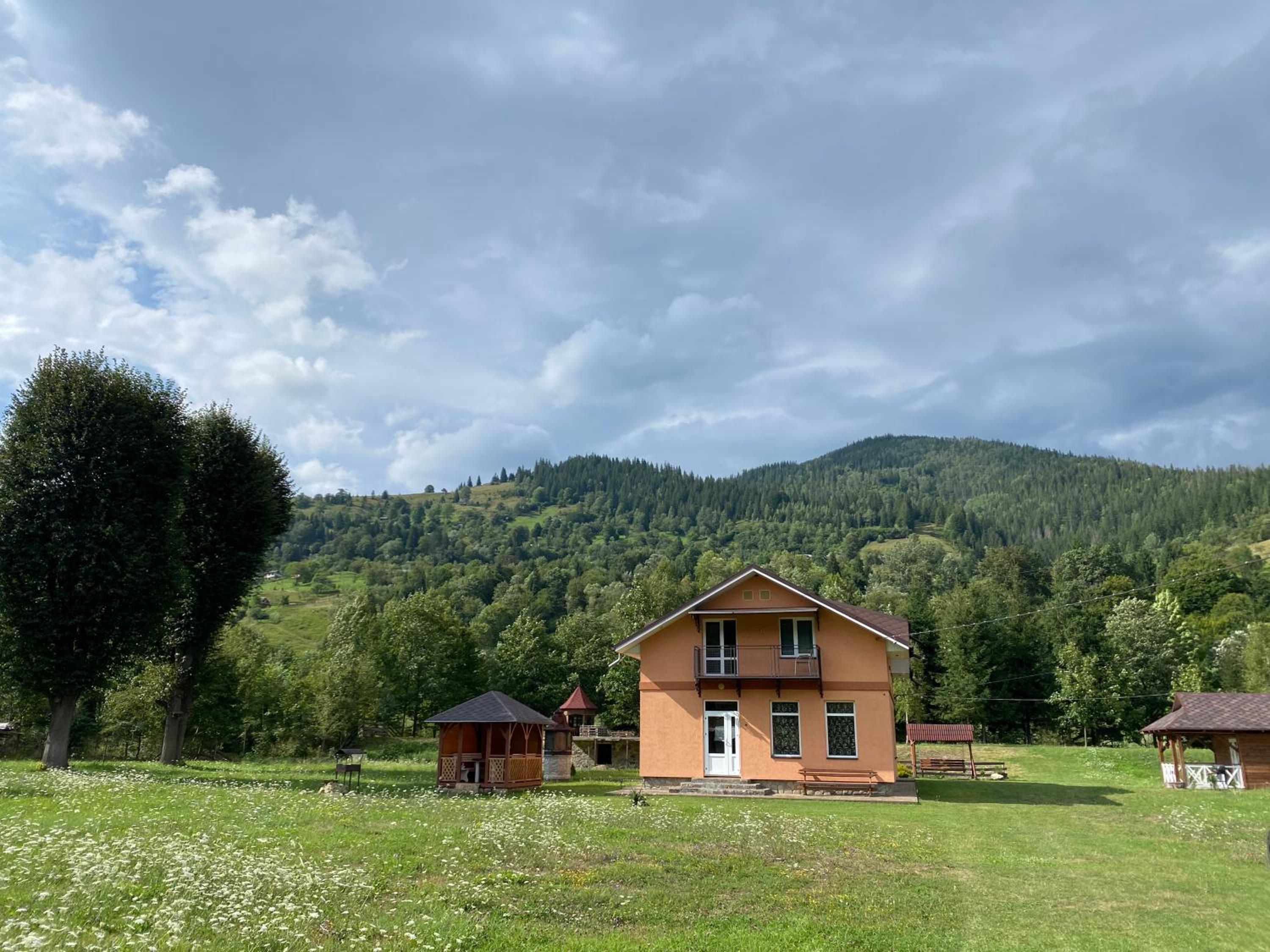 Будинок в пейзажній місцевості view 3