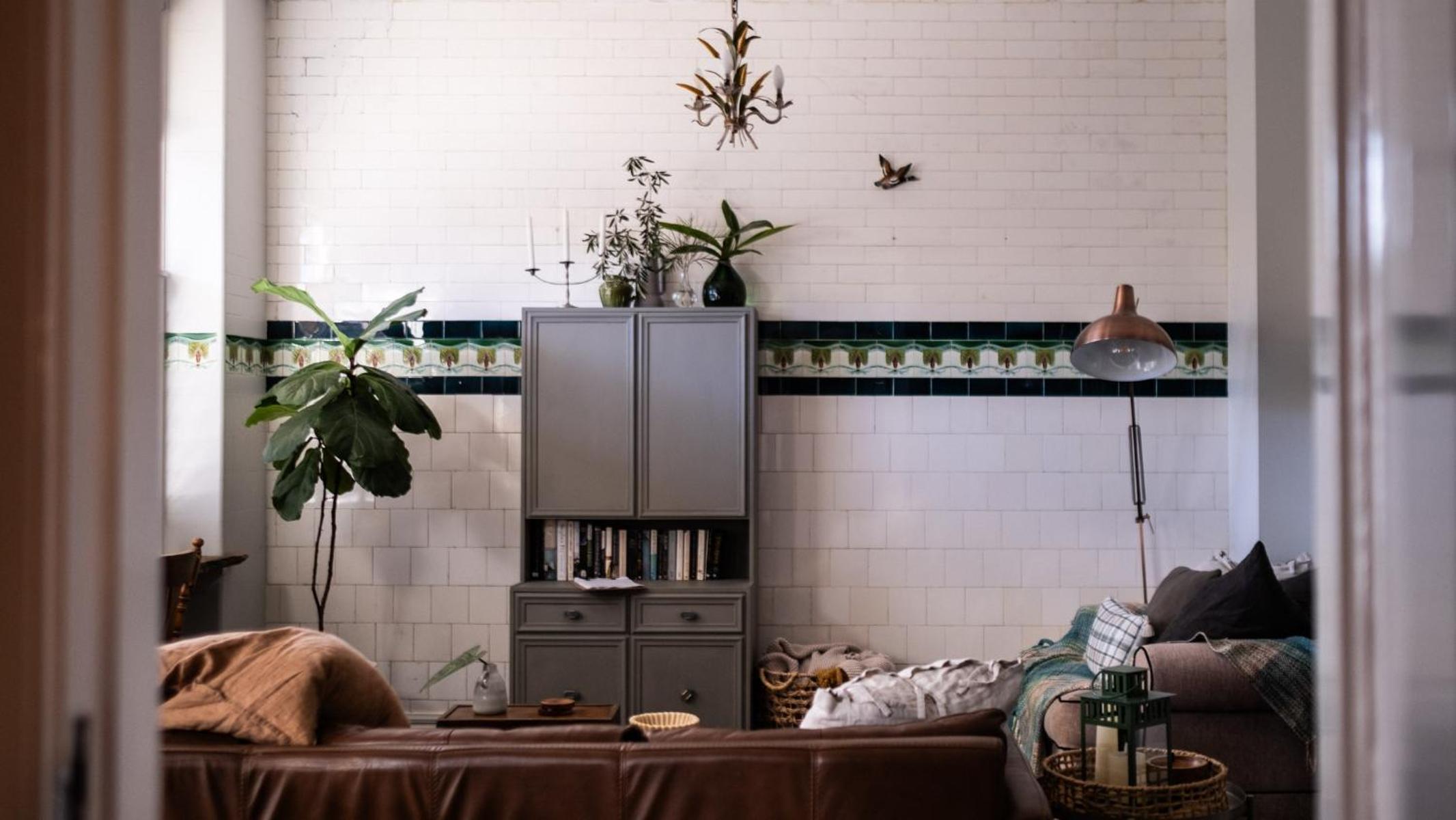 Charming Vintage Flat near Newtown. 11am checkout.