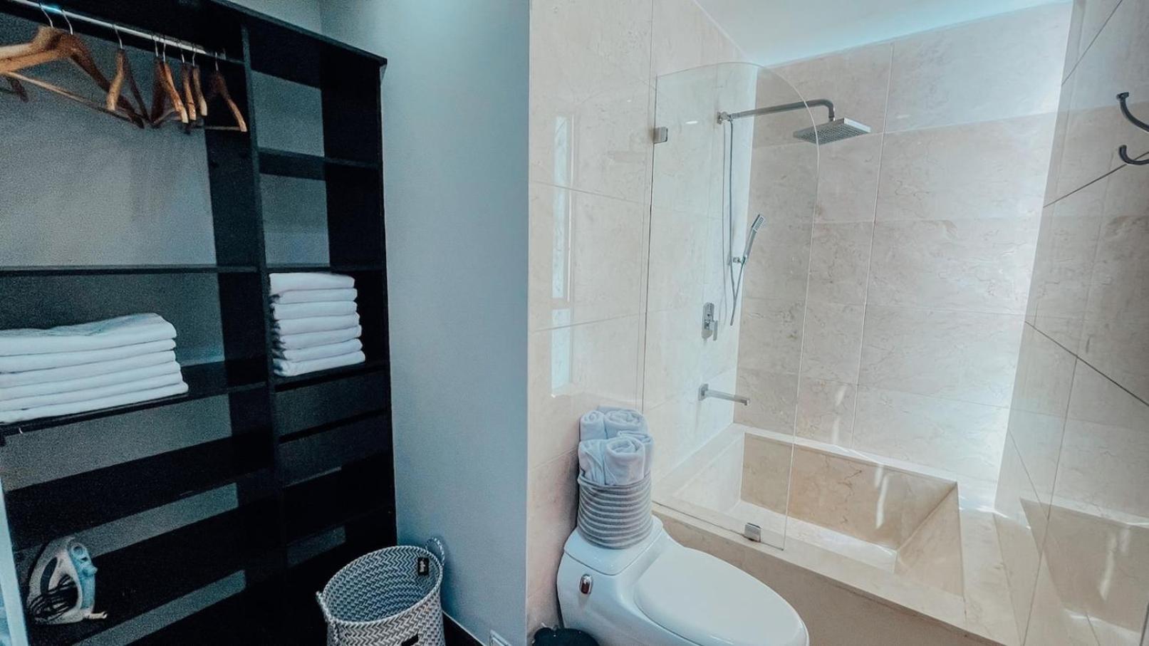 Amazing Luxury 1 Bedroom Gym & Pool Provenza 704