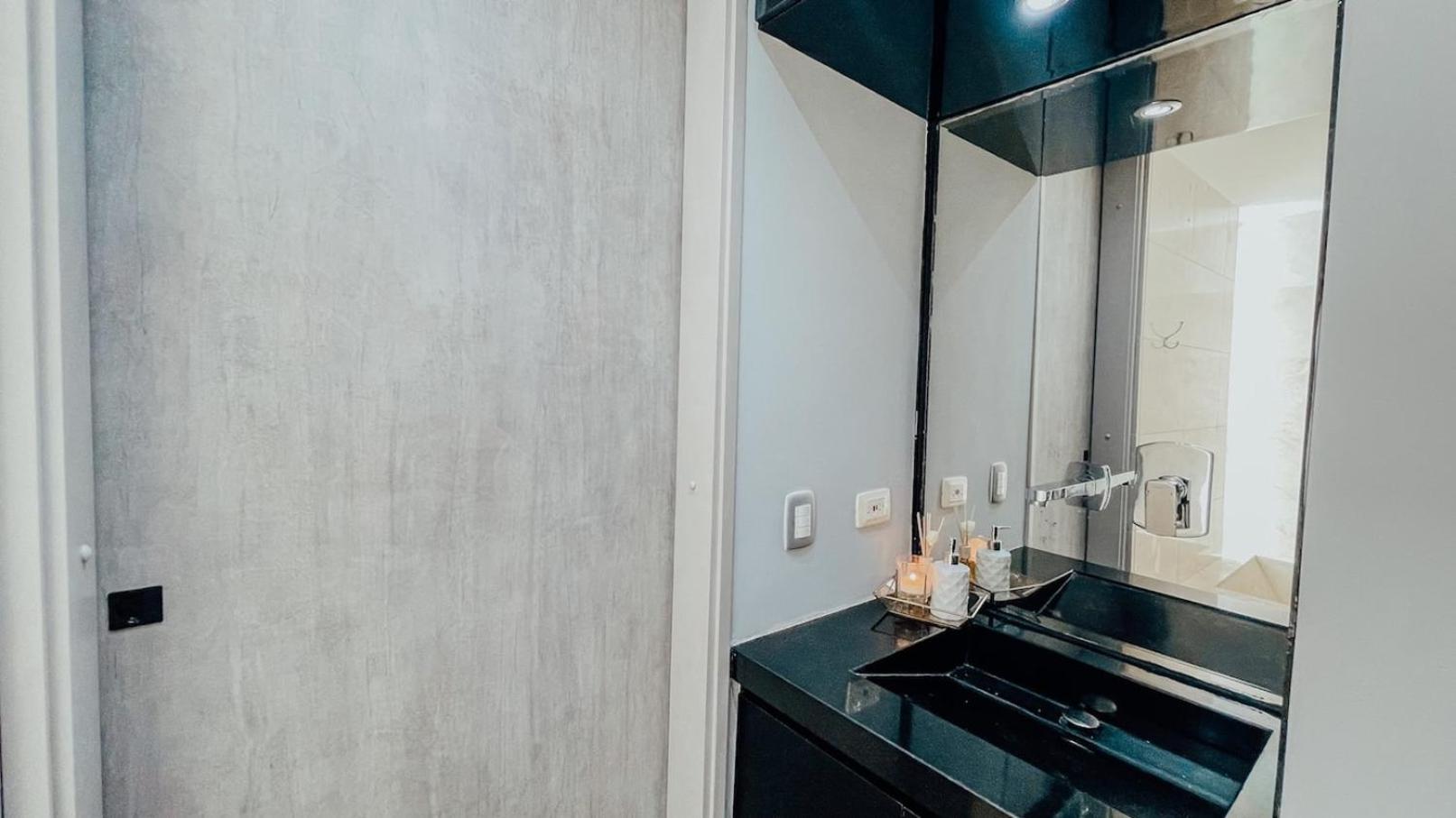 Amazing Luxury 1 Bedroom Gym & Pool Provenza 704