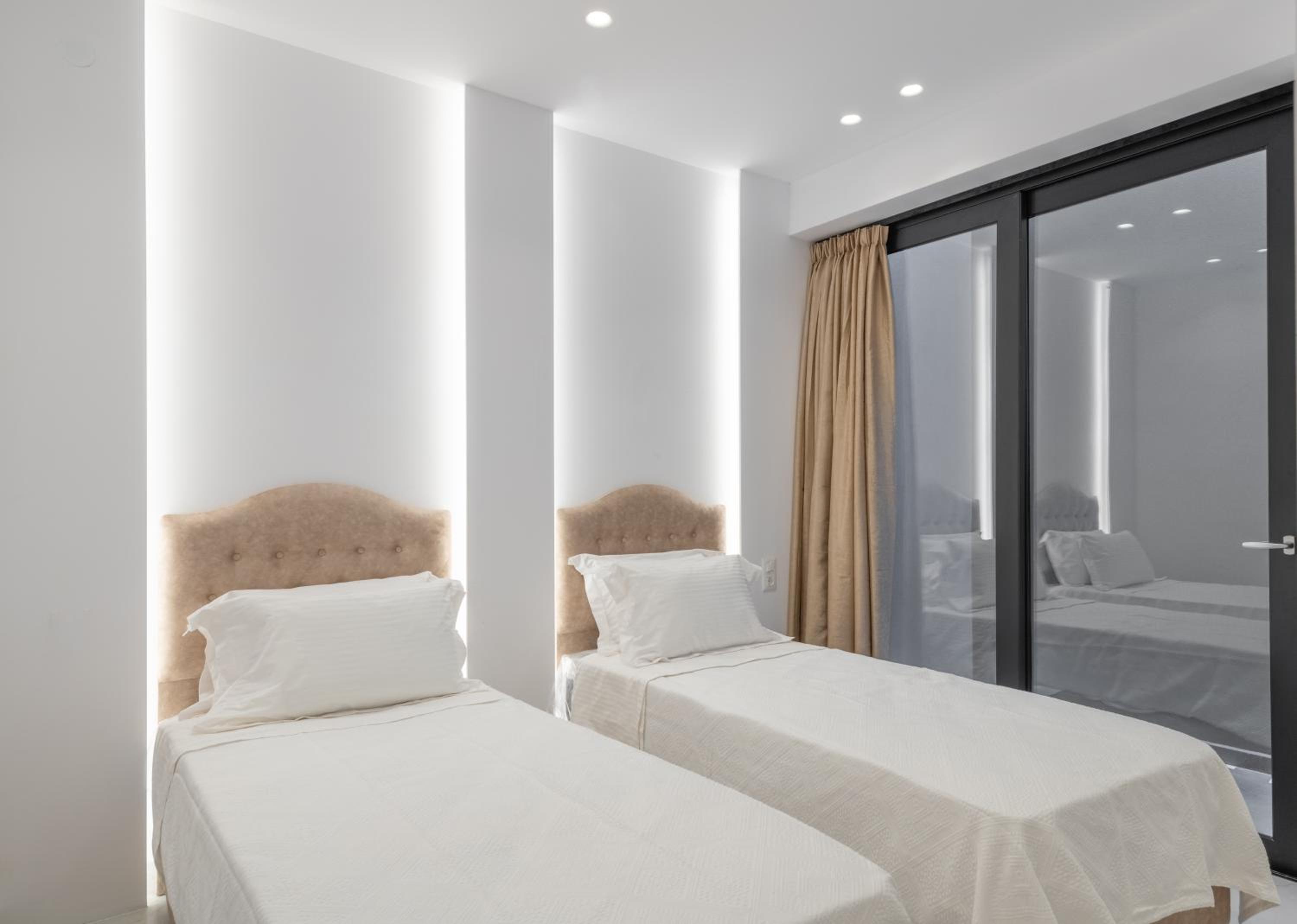 Lithos Luxury Resort