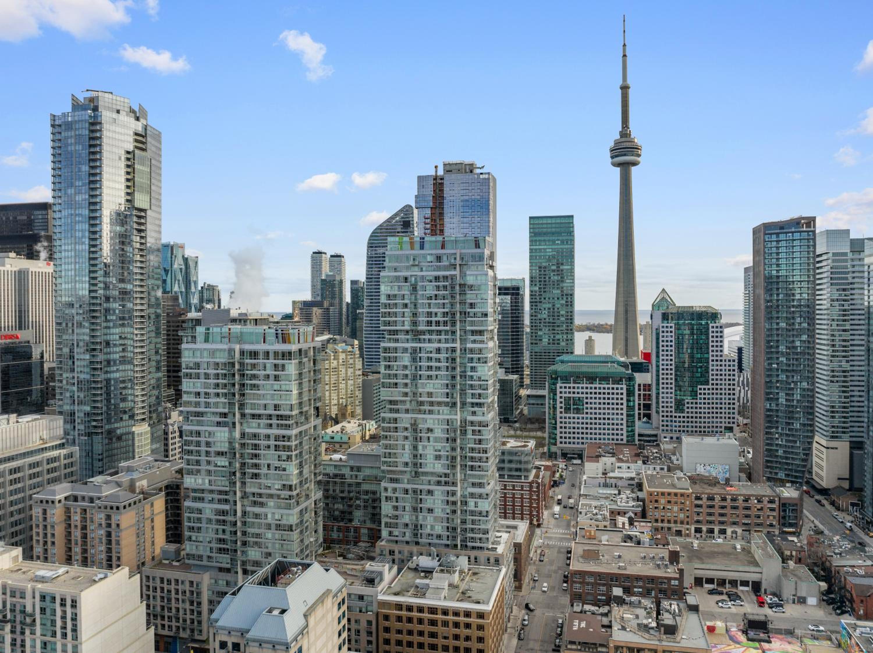 Hotel Parc Suites - Entertainment District Toronto - Image 1