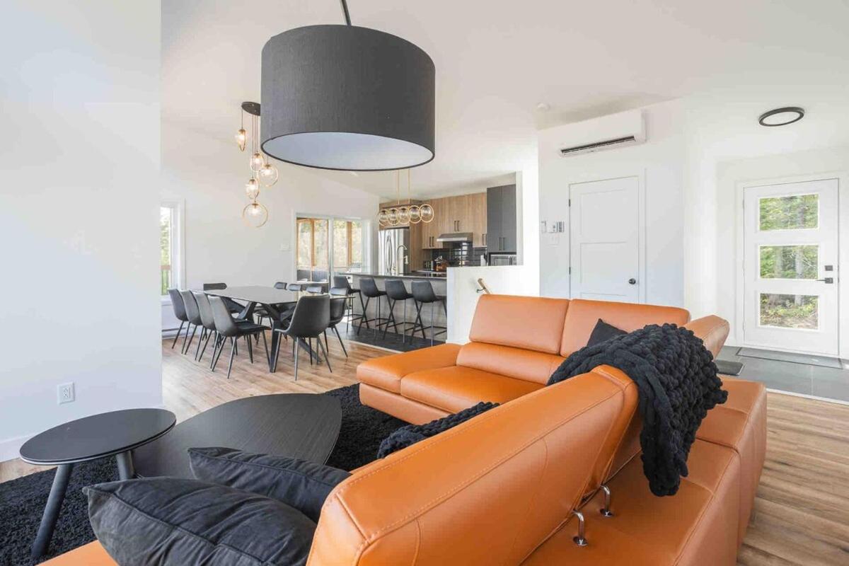 Huge modern chalet with spa and lake access