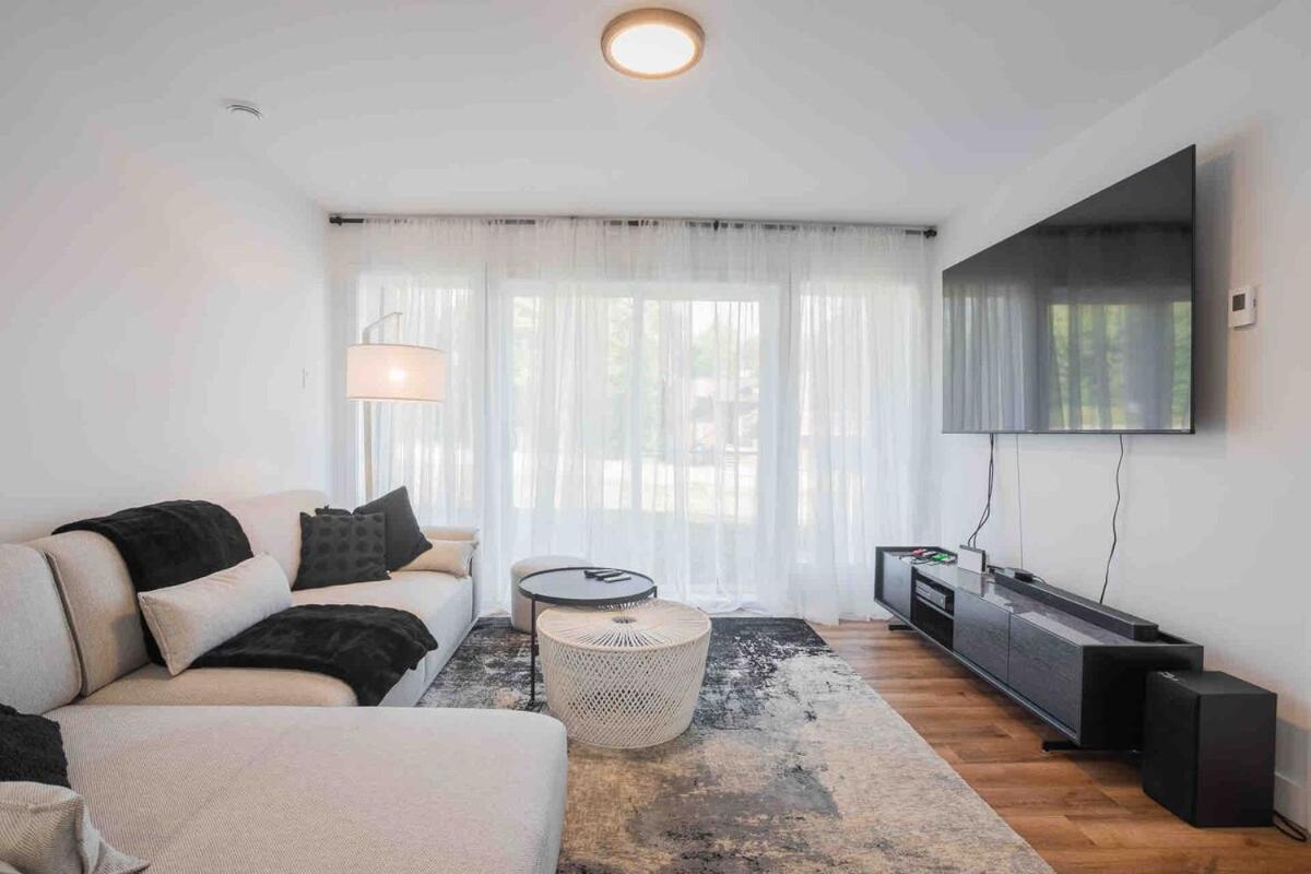 Huge modern chalet with spa and lake access