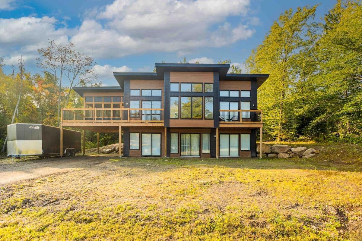 Huge modern chalet with spa and lake access