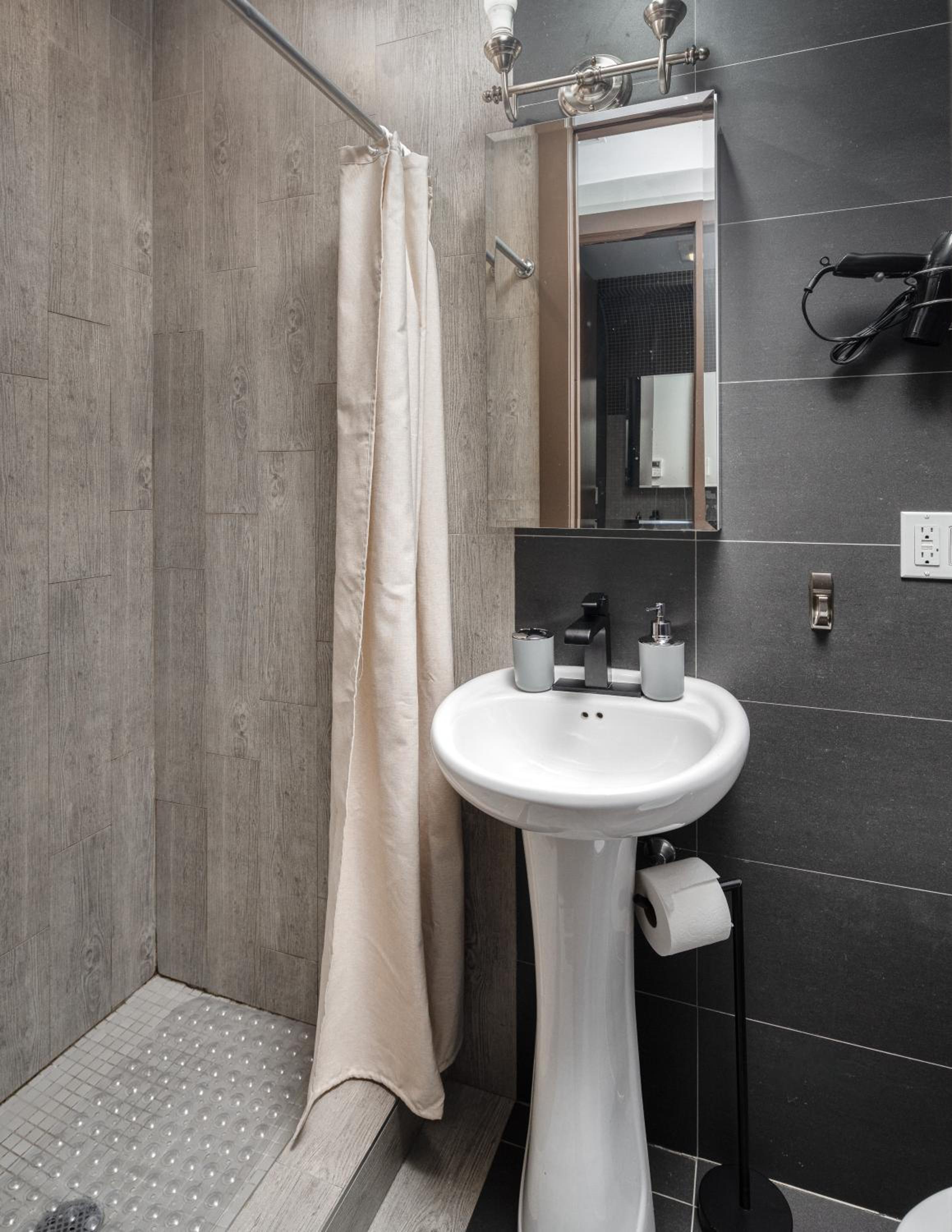 Stylish 3Bd in Manhattan