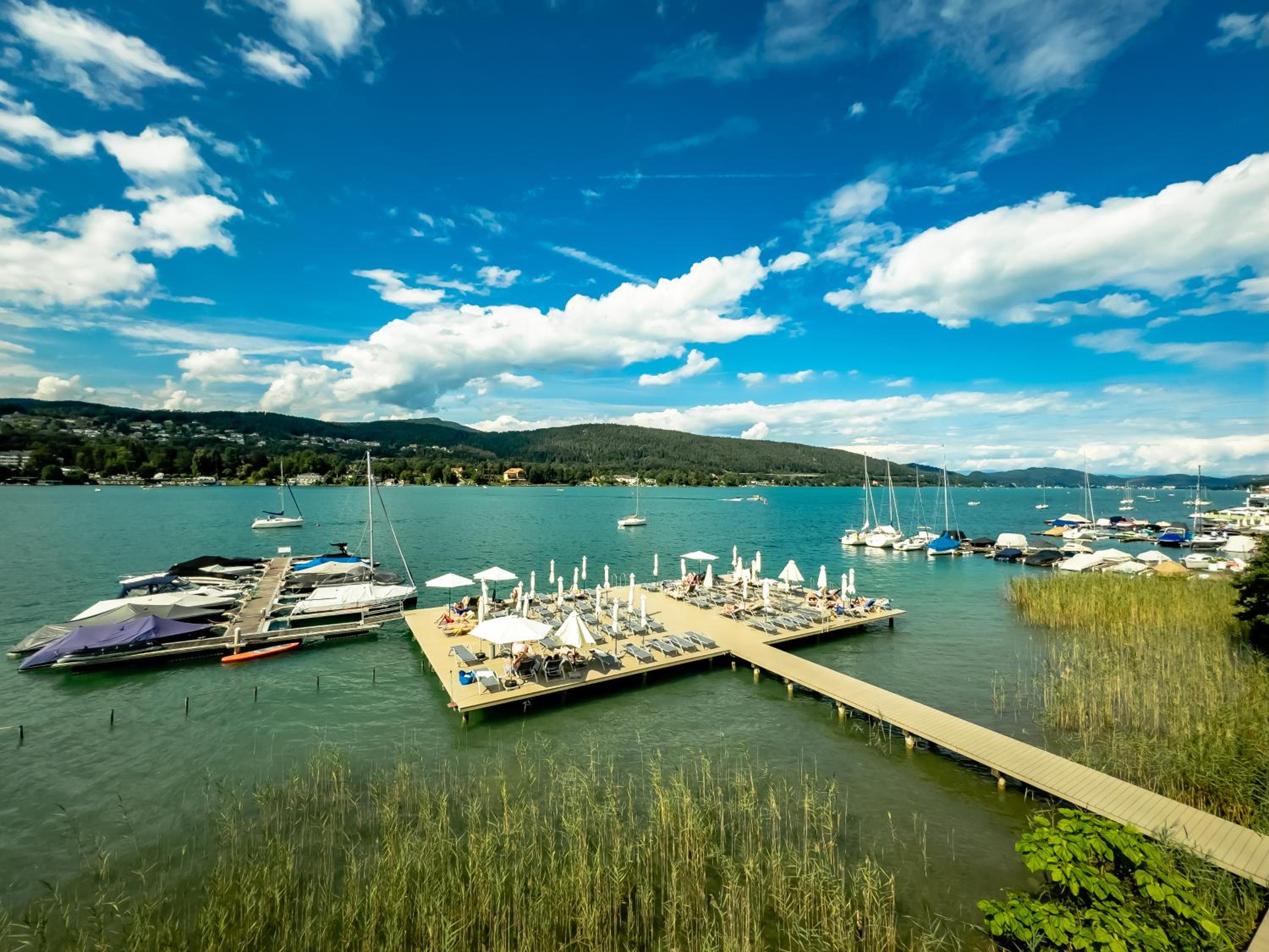 Lake view 2 Bedroom Apartment, Terrace, Private Lake Access