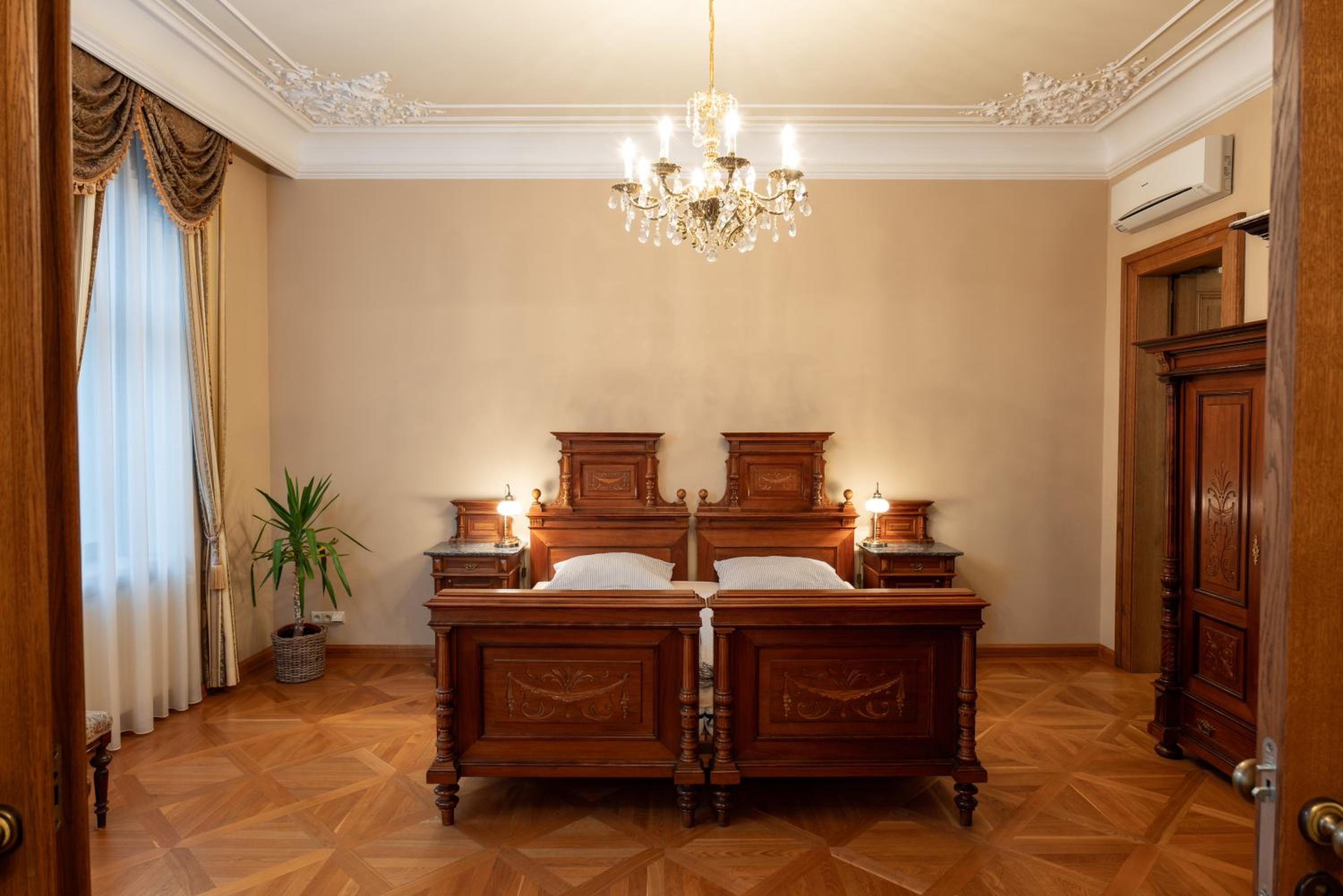 Zlatý Pelikán Apartments