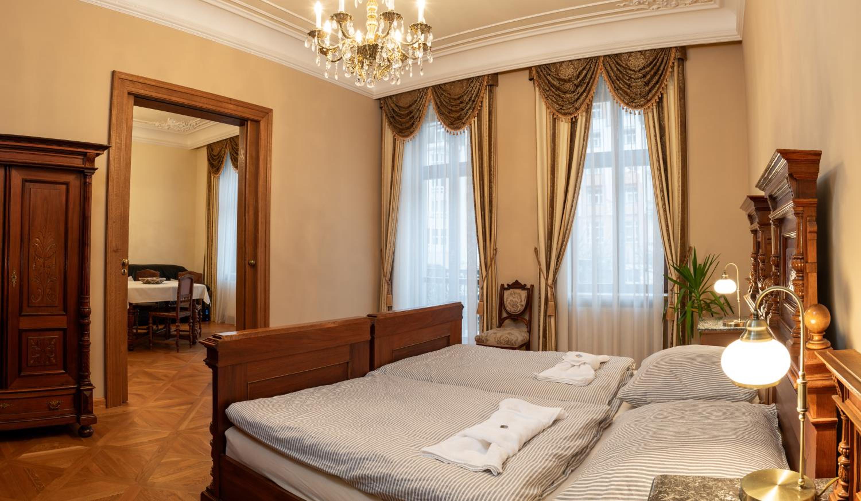 Zlatý Pelikán Apartments