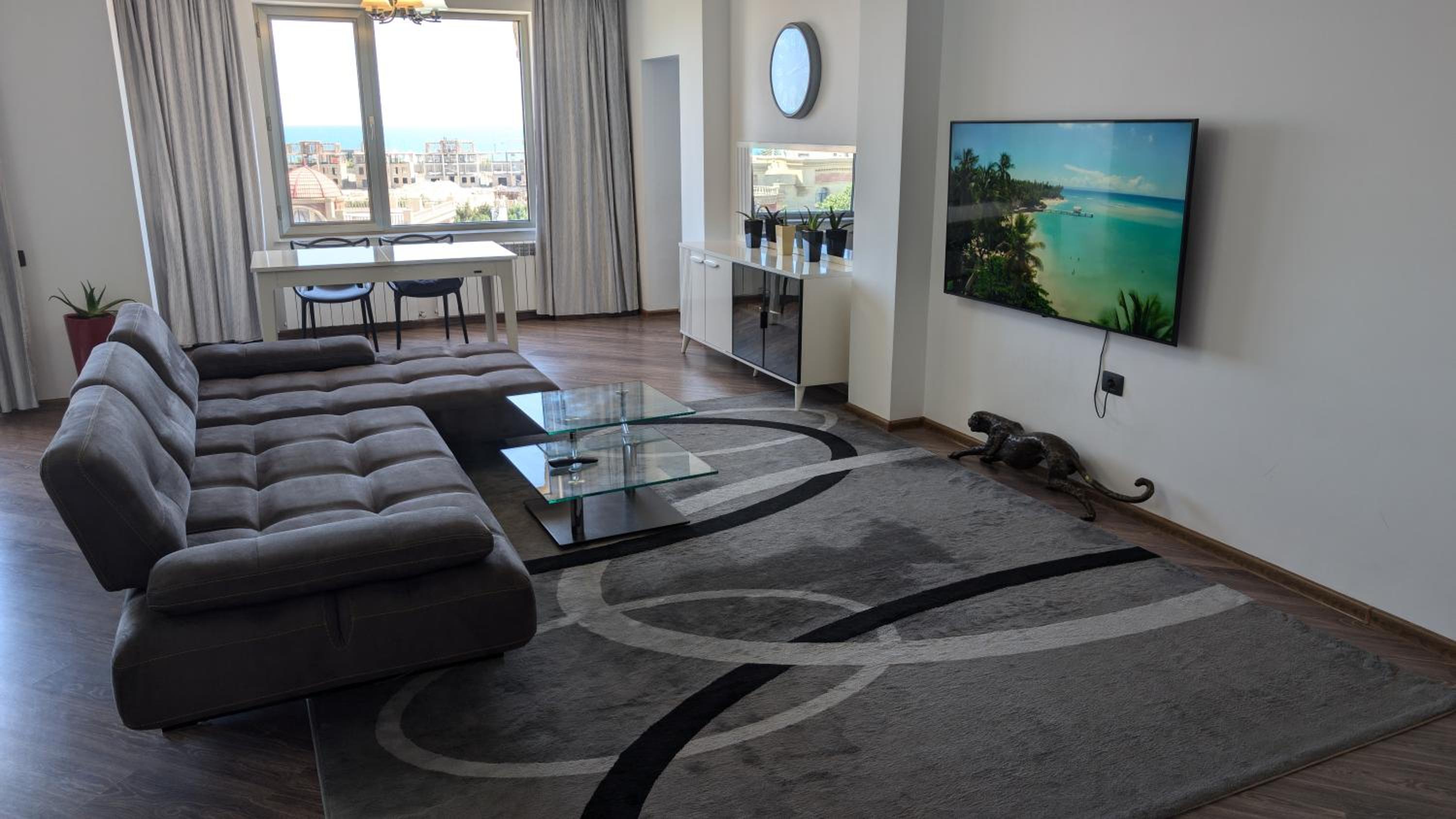 Sea view apartment at 5 star resort