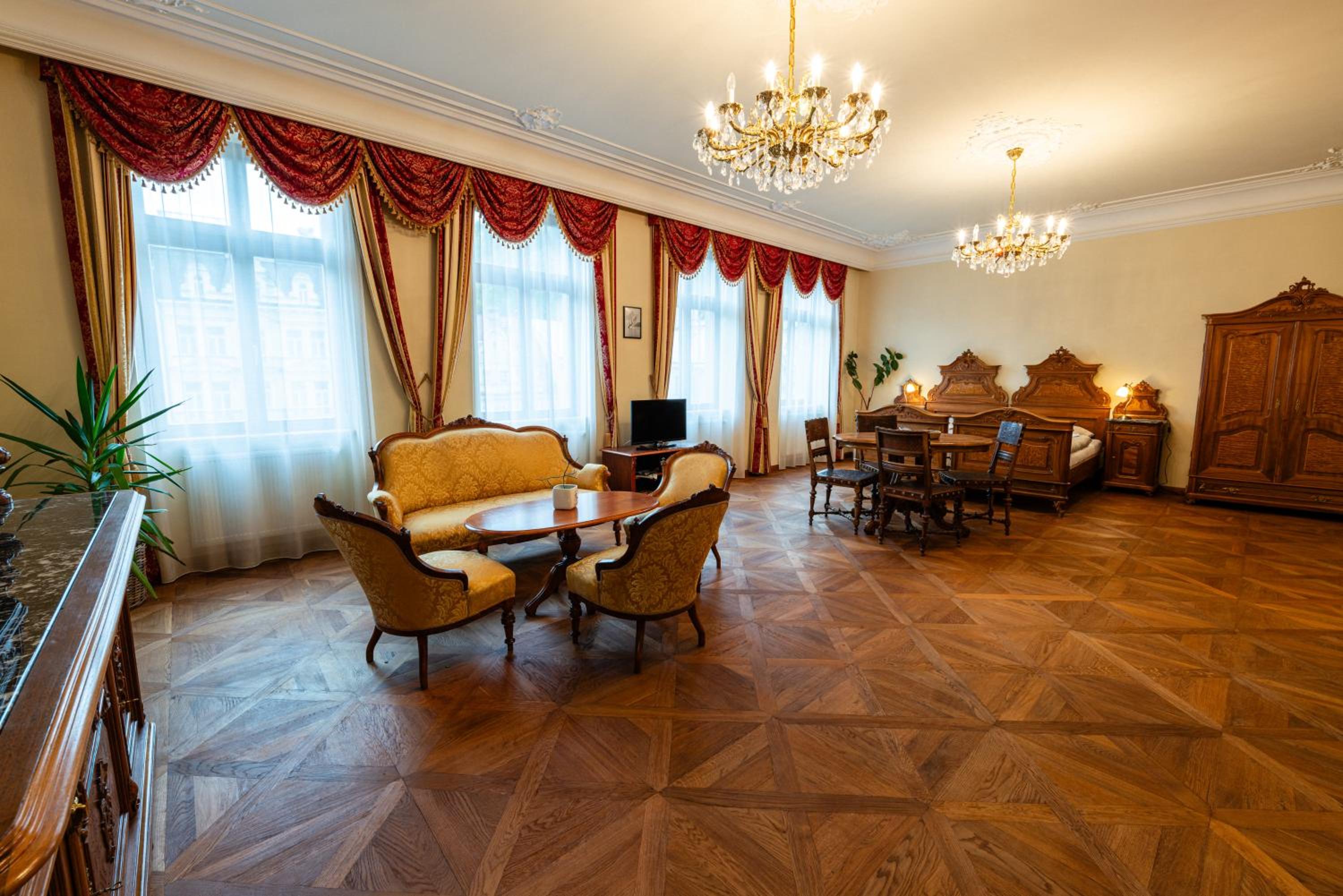 Zlatý Pelikán Apartments