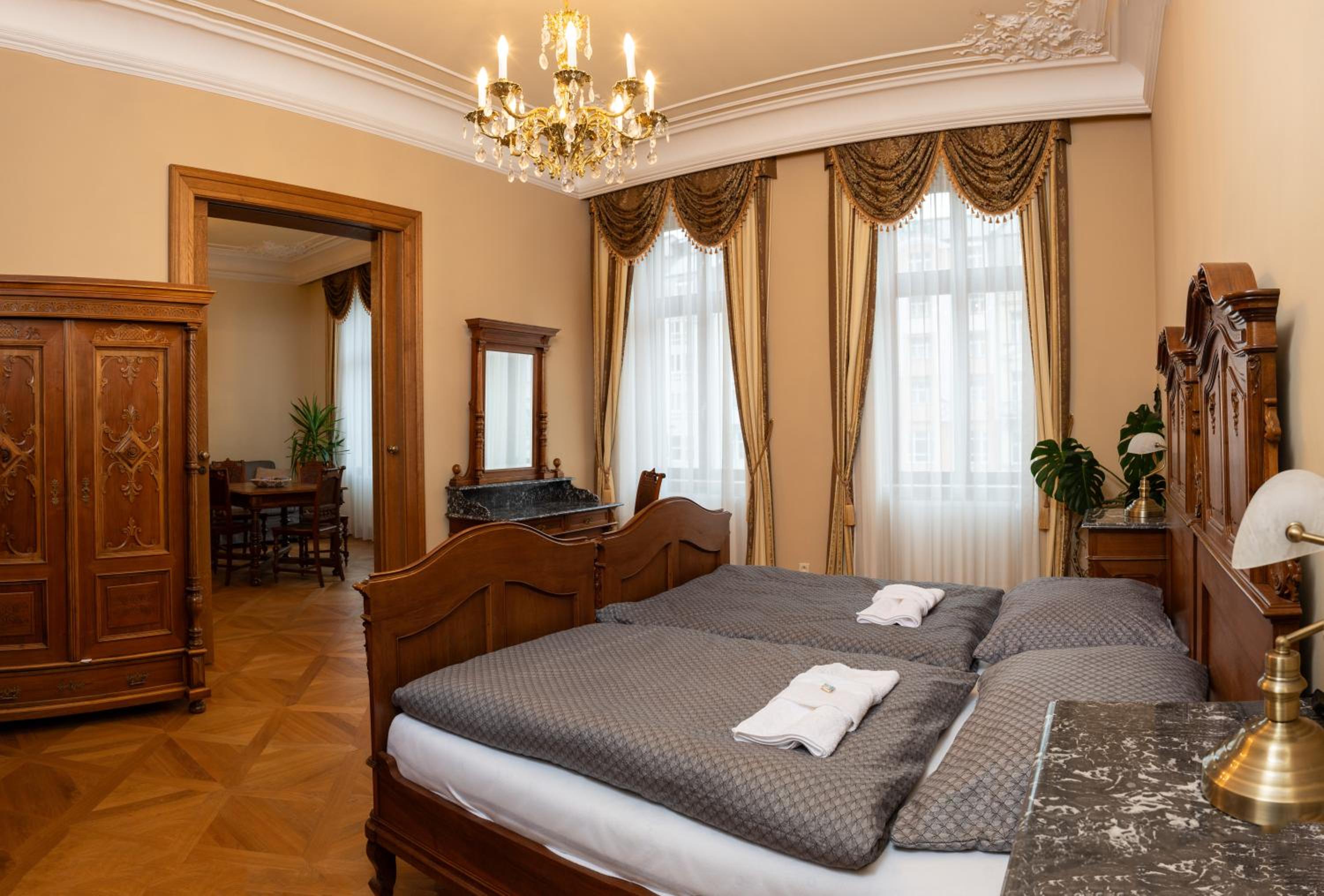 Zlatý Pelikán Apartments