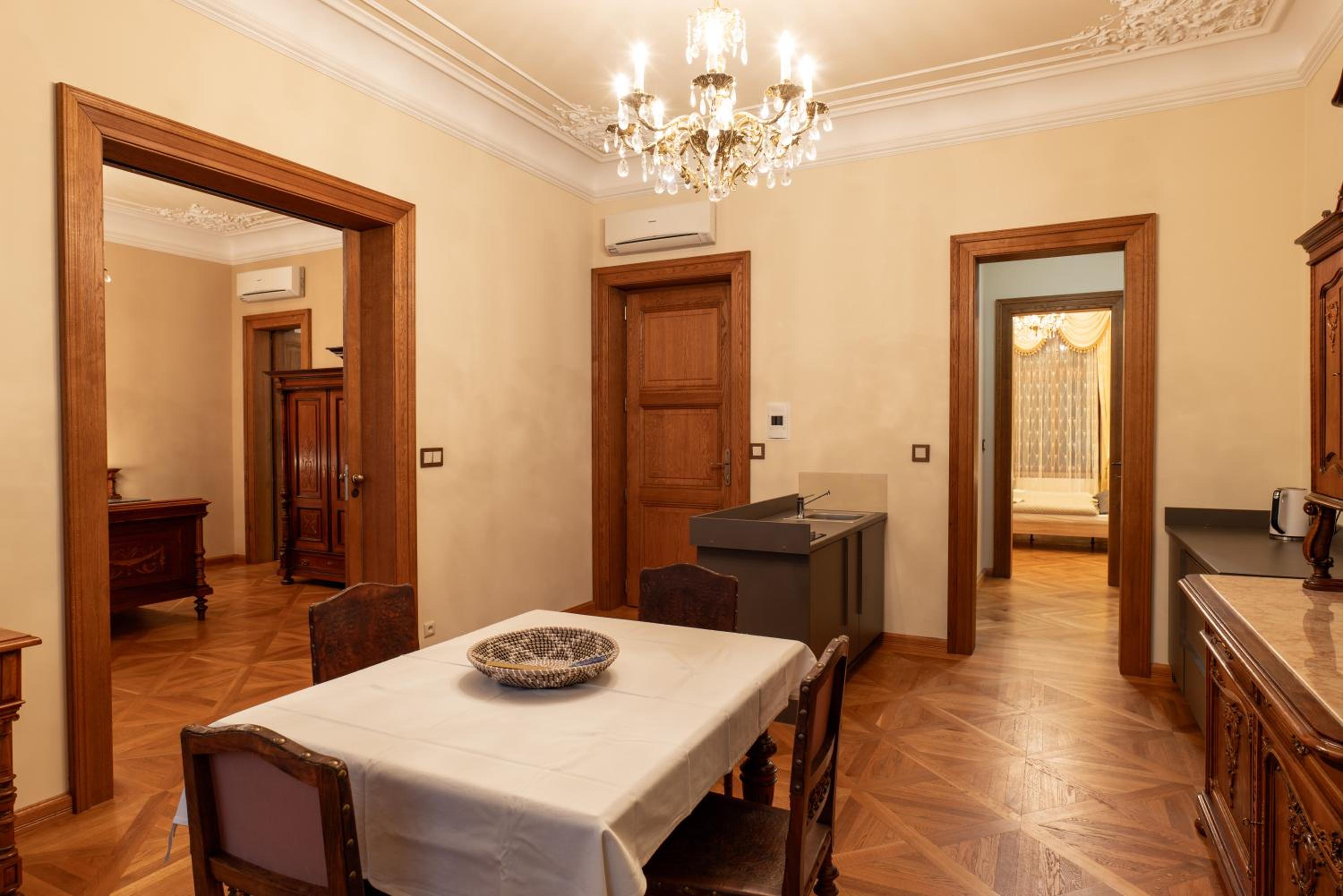 Zlatý Pelikán Apartments