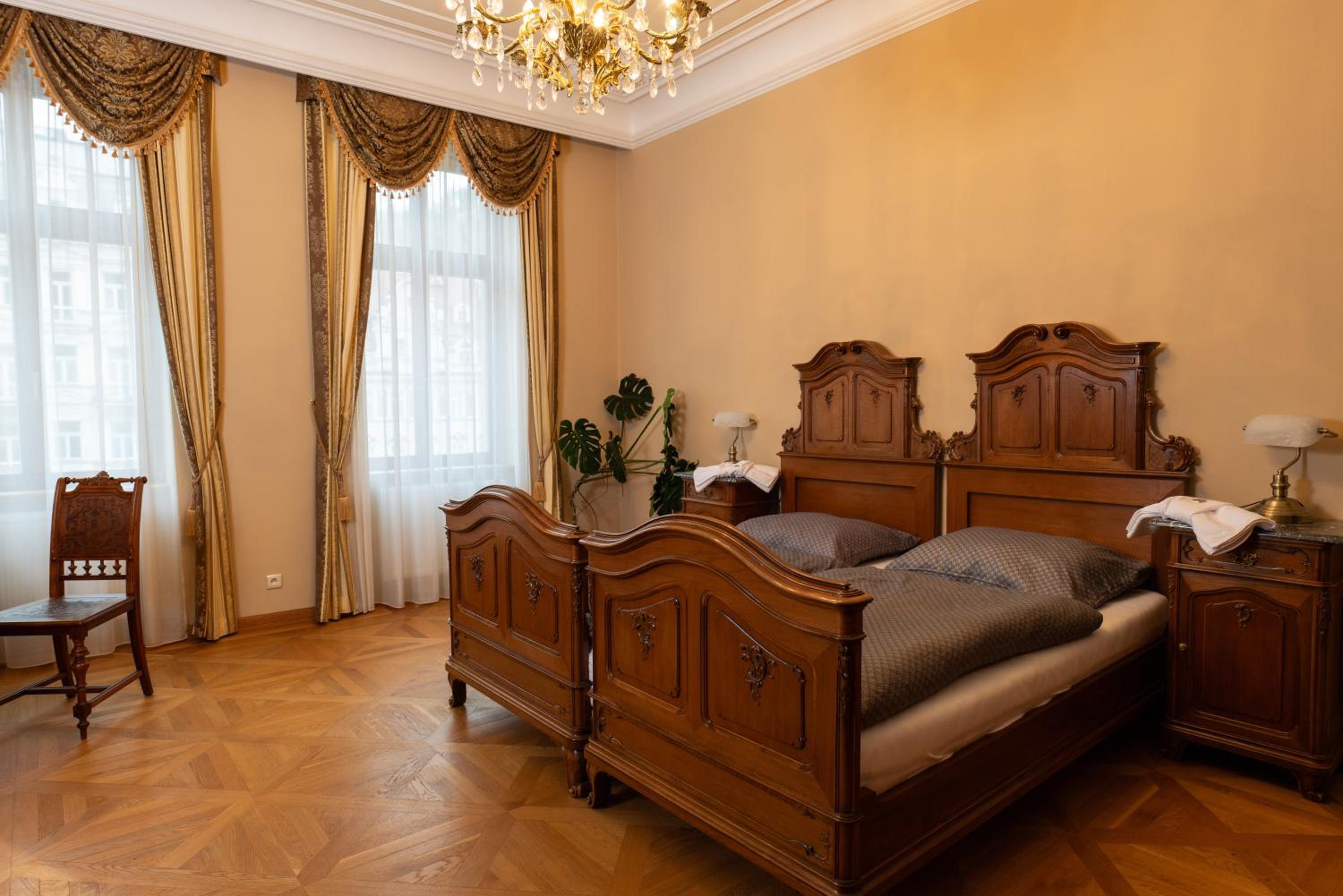 Zlatý Pelikán Apartments